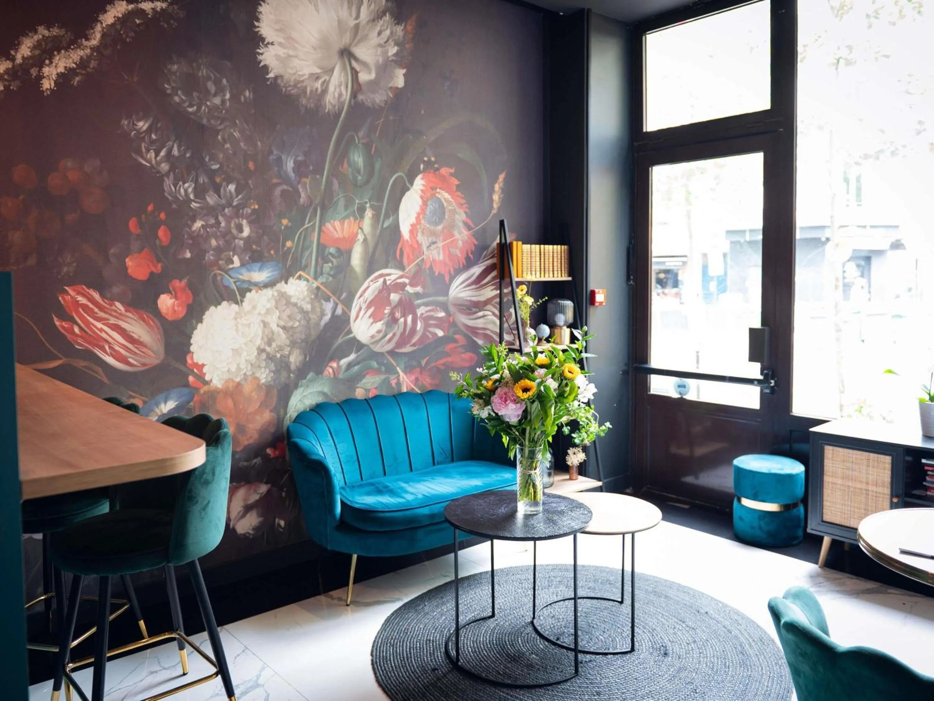 Lounge or bar in Ibis Styles Paris Batignolles