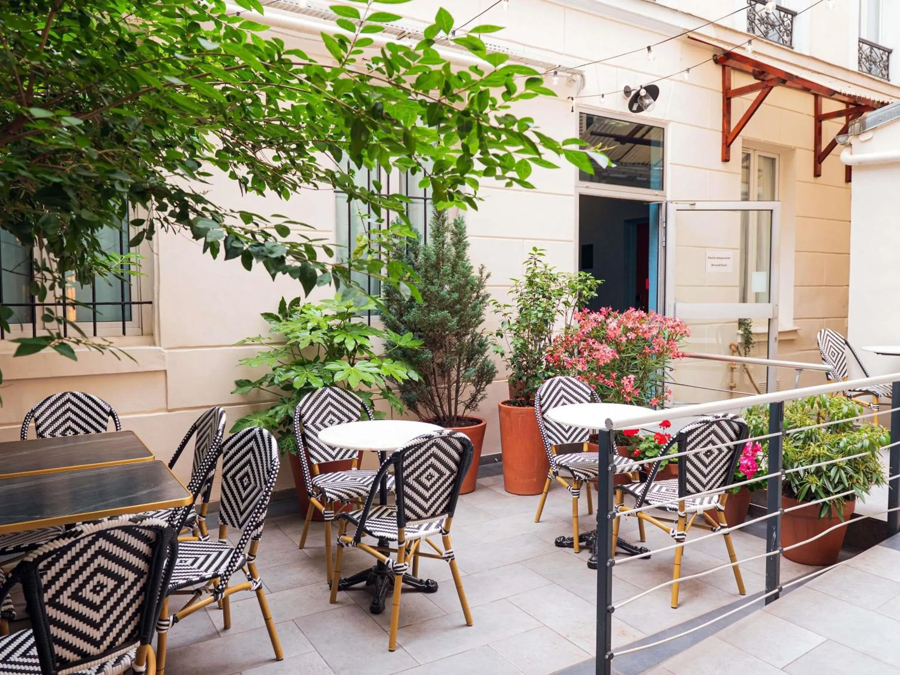 Property building in Ibis Styles Paris Batignolles Property building in Ibis Styles Paris Batignolles