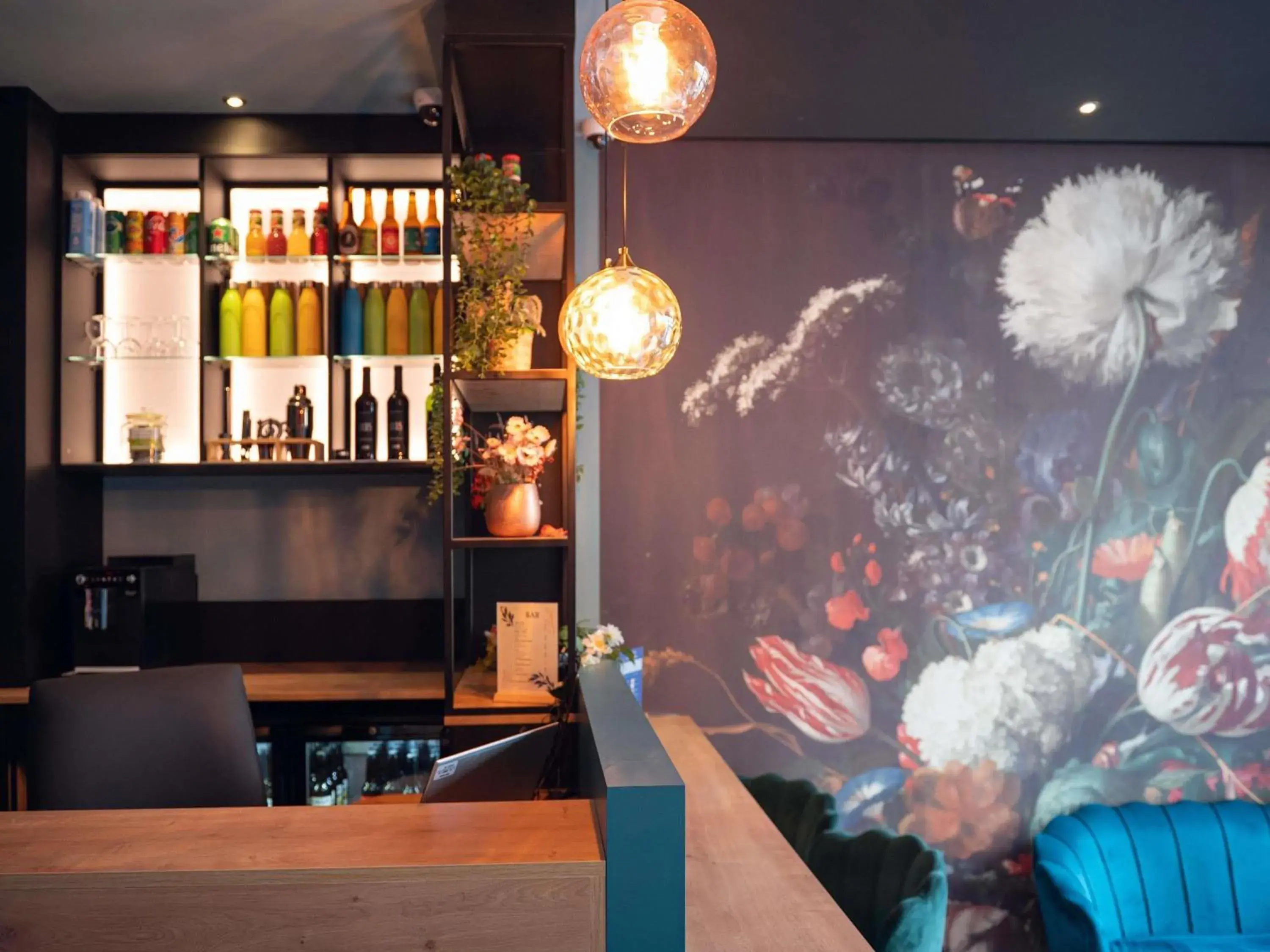 Lounge or bar in Ibis Styles Paris Batignolles Lounge or bar in Ibis Styles Paris Batignolles