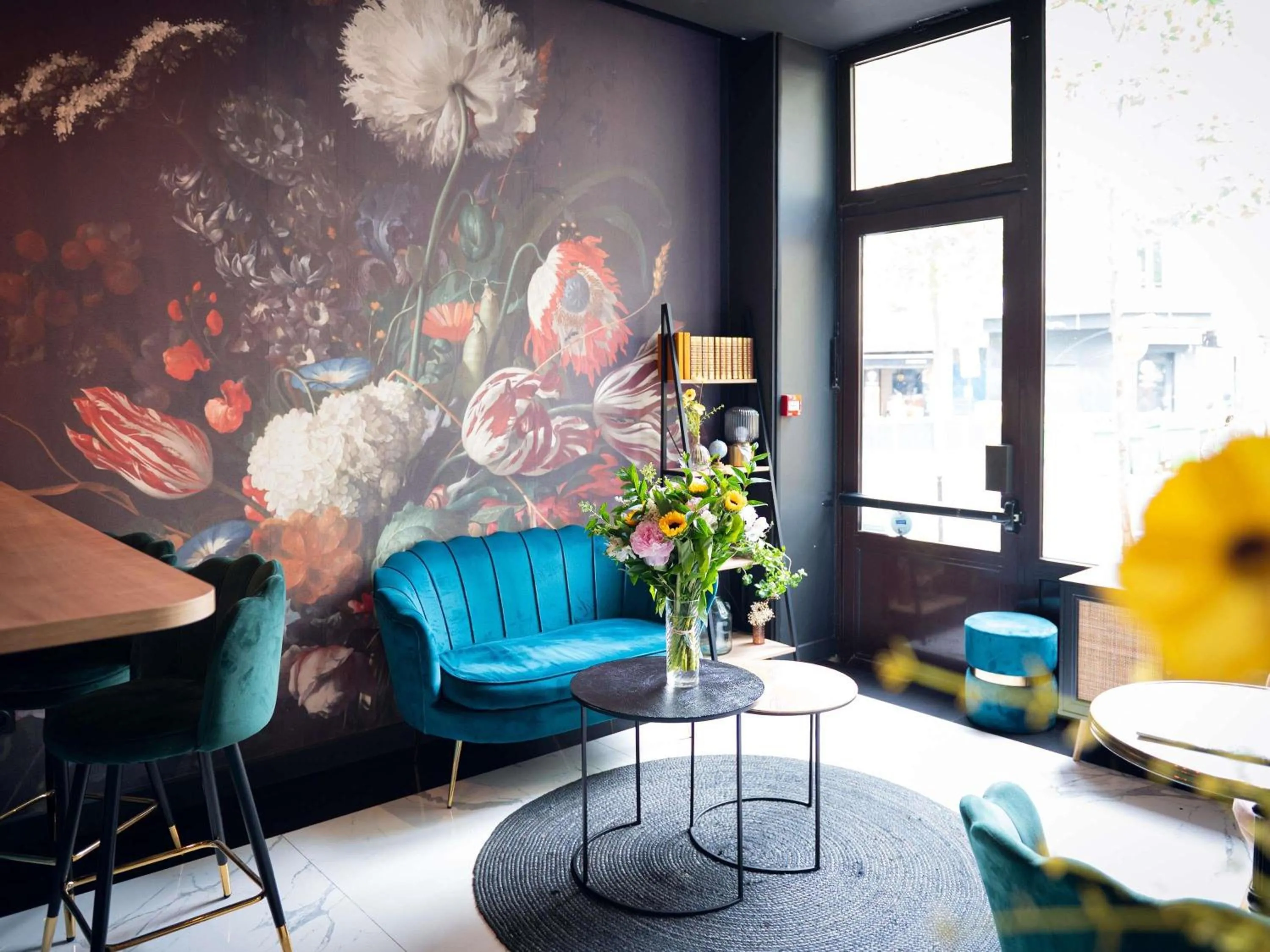 Lounge or bar in Ibis Styles Paris Batignolles