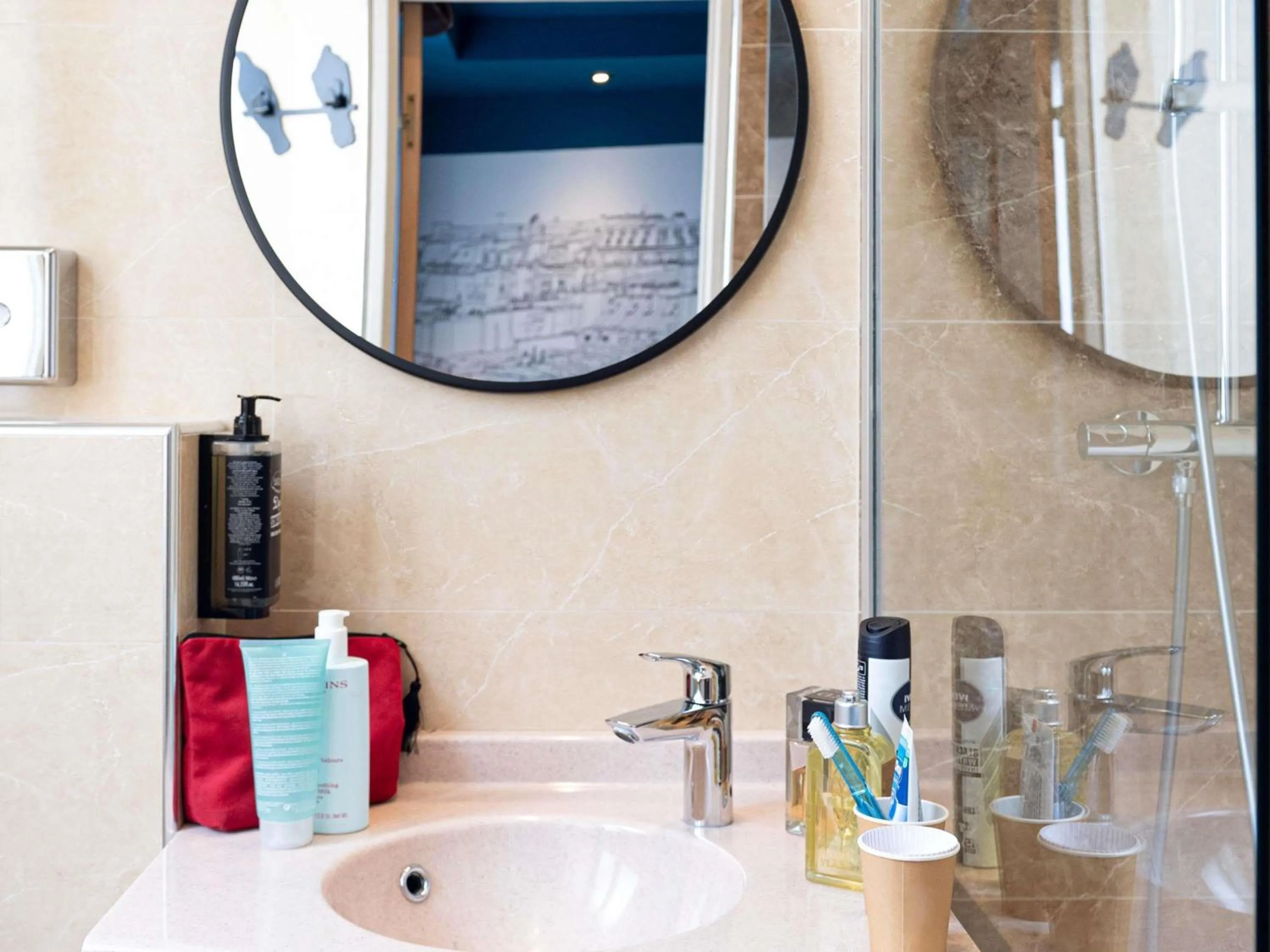 Bedroom in Ibis Styles Paris Batignolles