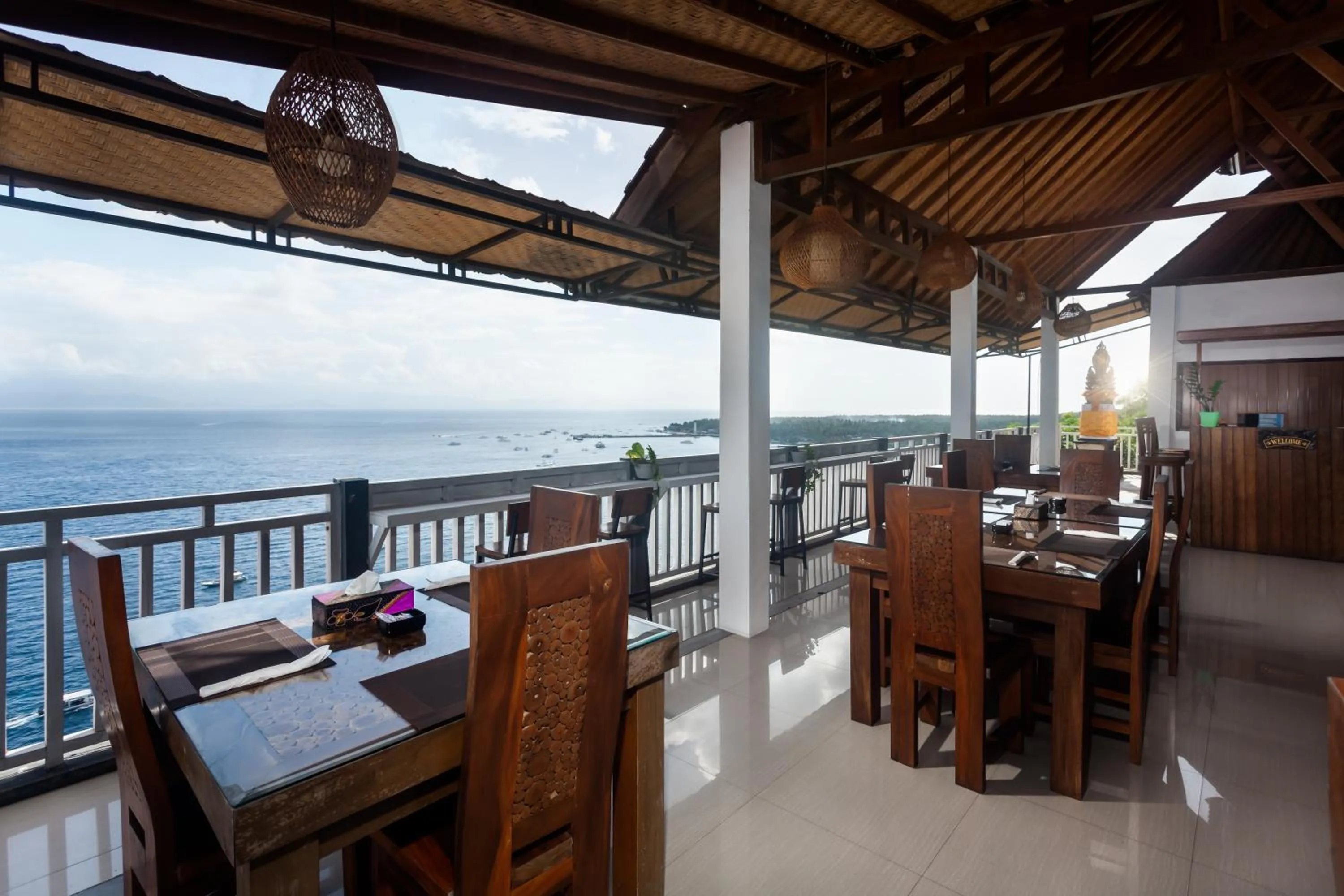 Restaurant/places to eat in Samuh Sunset Nusa Penida by GenuineHost