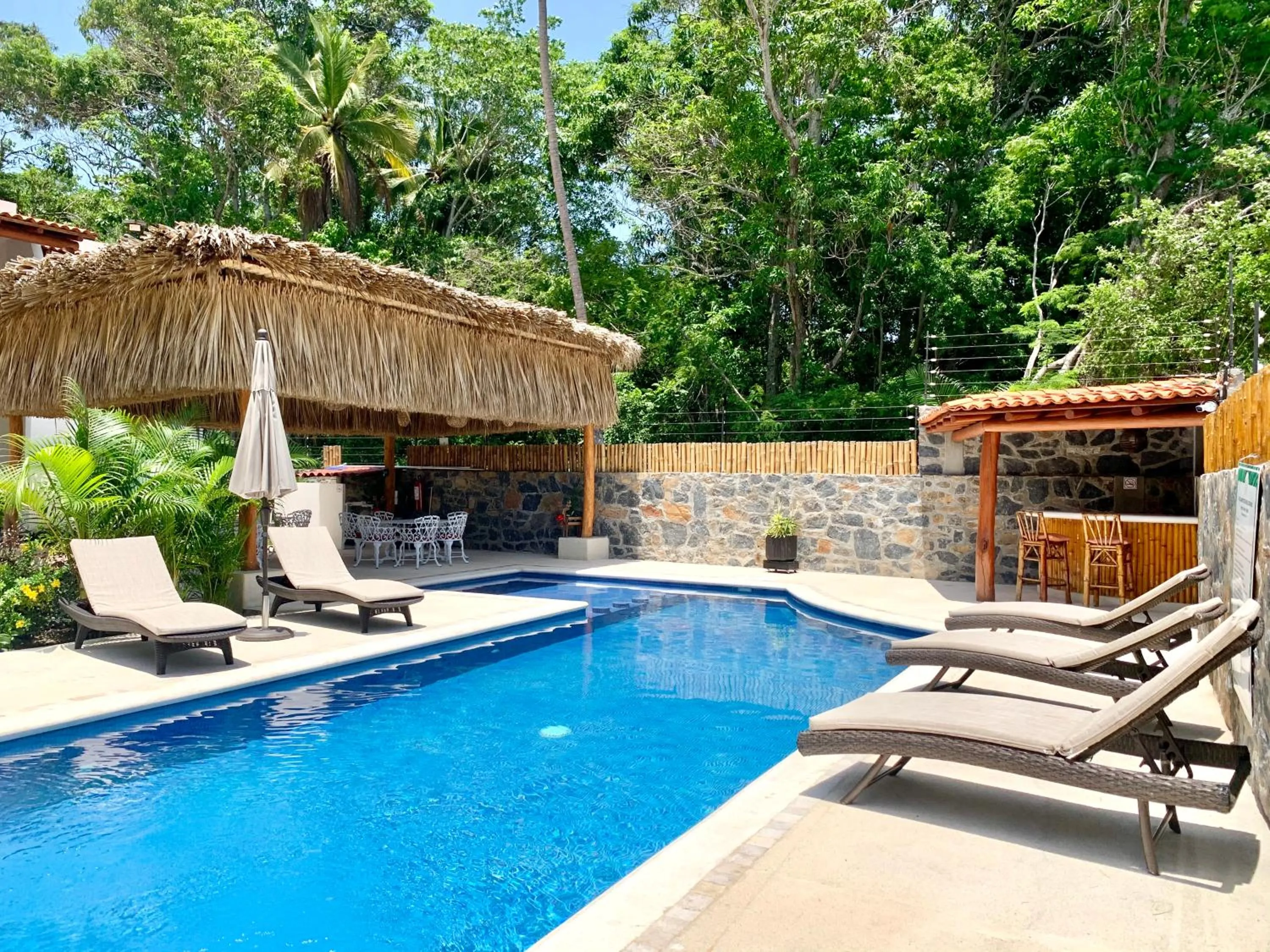 Swimming pool in Solez Zihuatanejo