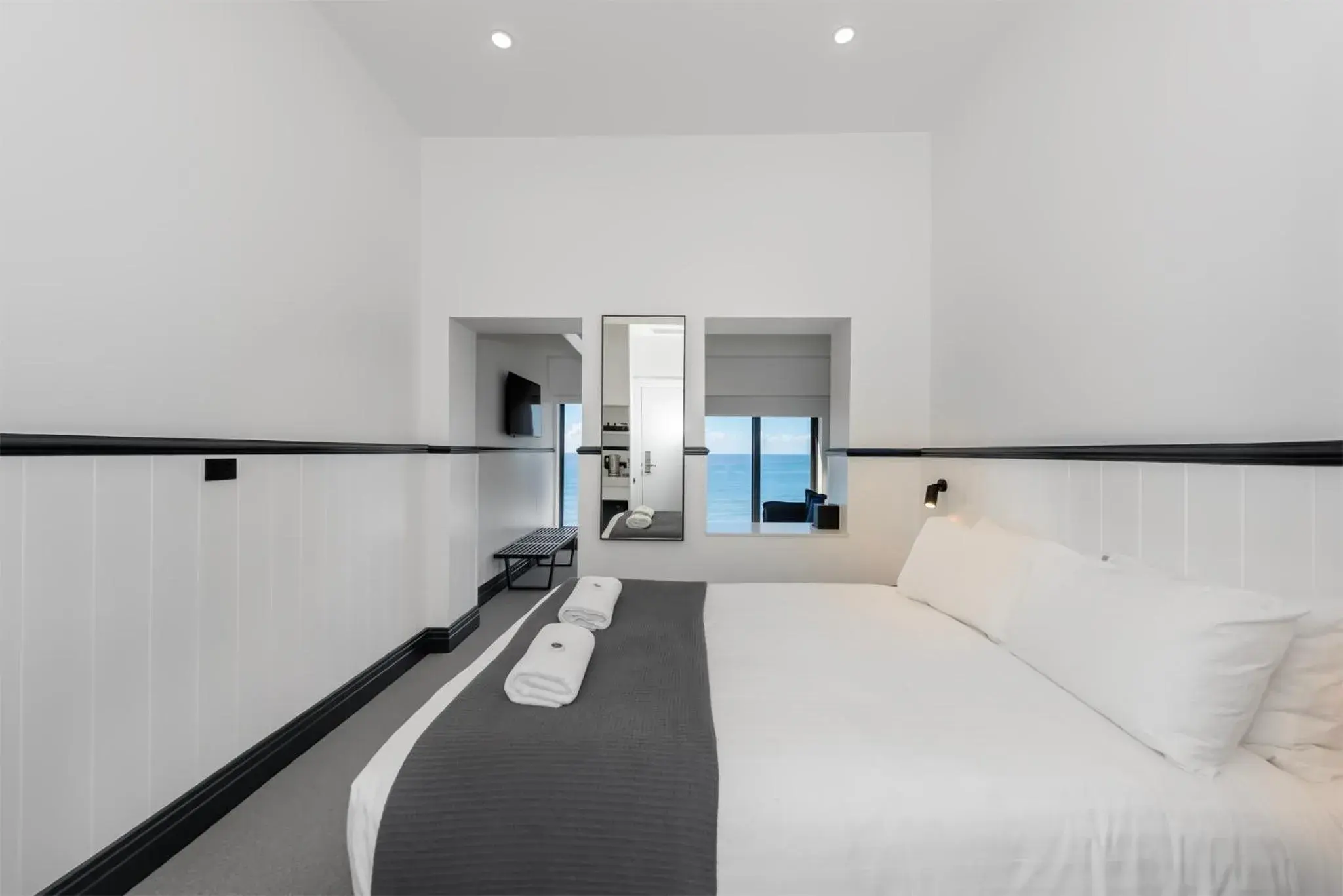 Queen Room with Shared Bathroom 18+ Only in Pacific Hotel Yamba Queen Room with Shared Bathroom 18+ Only in Pacific Hotel Yamba