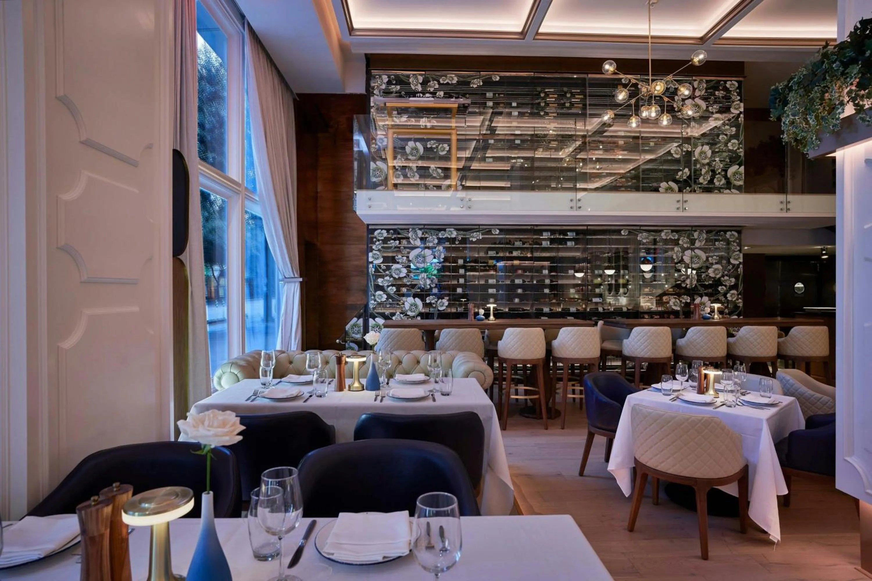 Lounge or bar in W Dallas