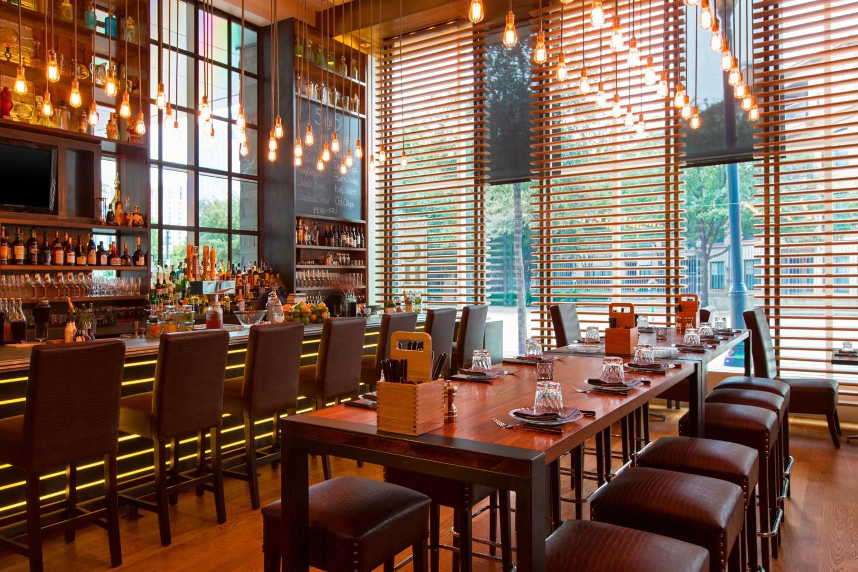 Restaurant/places to eat in W Dallas