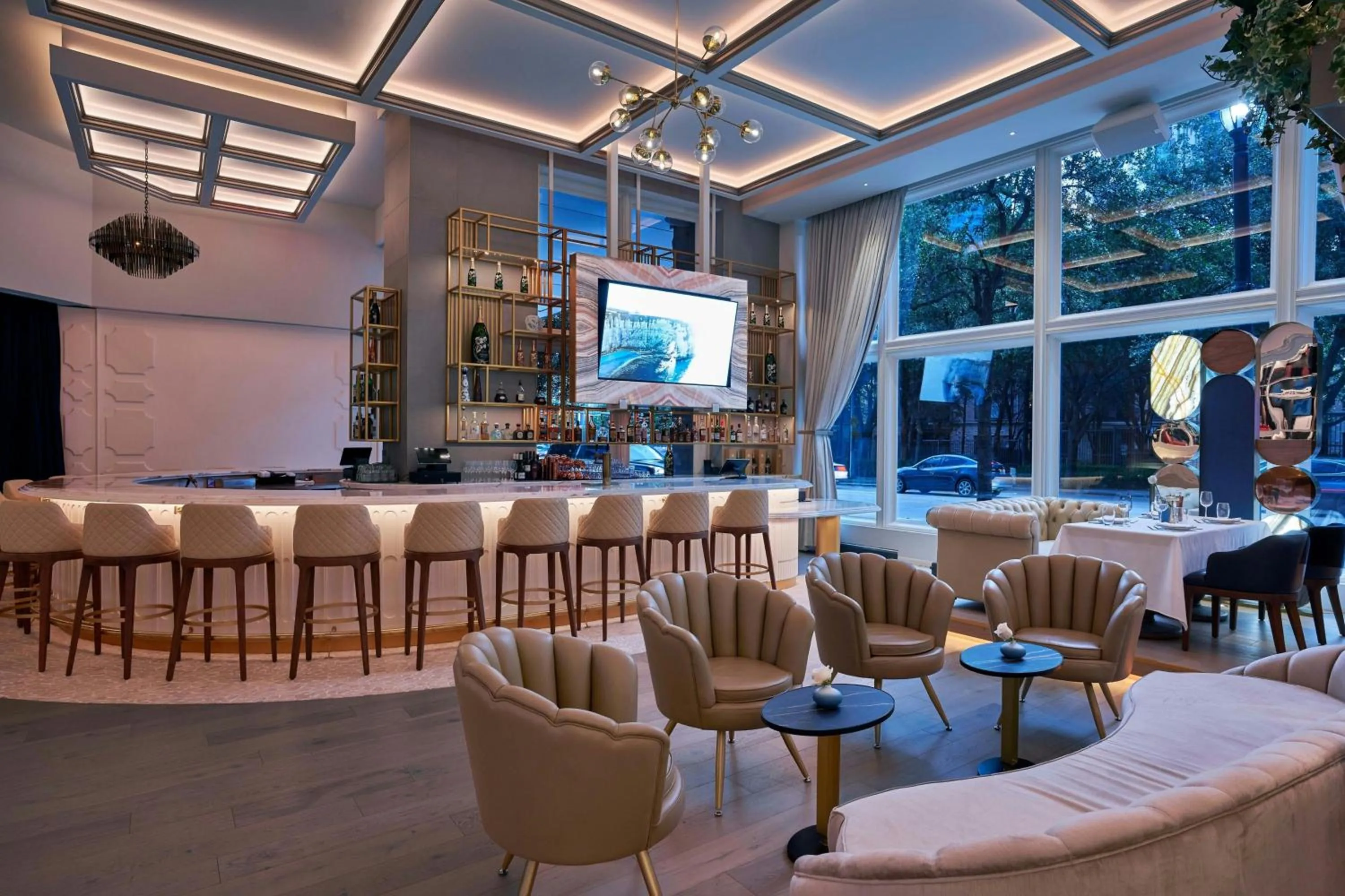 Lounge or bar in W Dallas