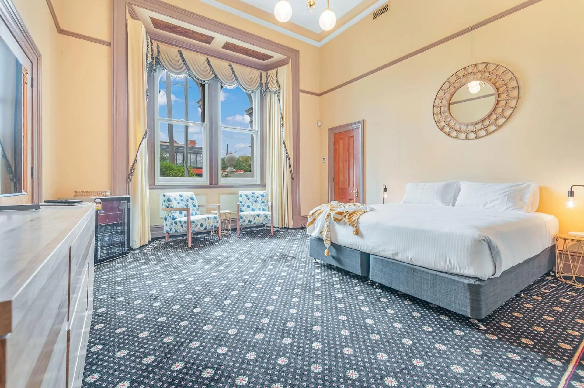 Bedroom, Bed in Clocktower Suites