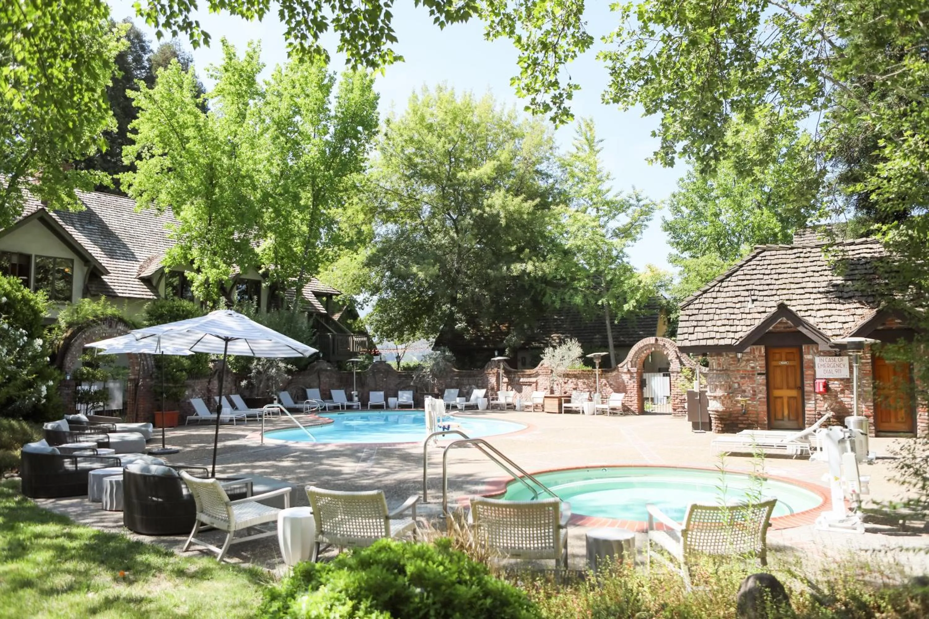 Swimming pool in Harvest Inn