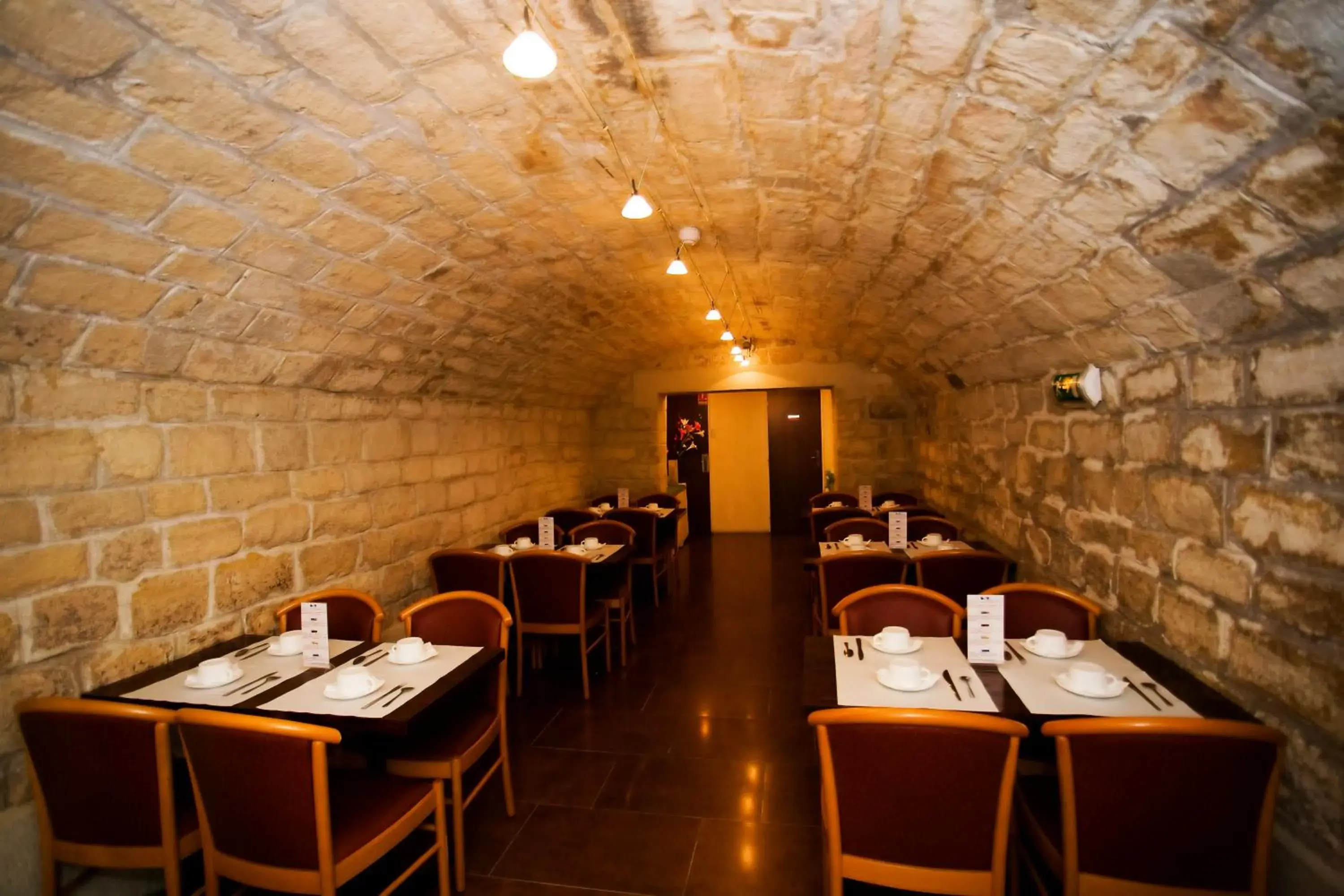 Restaurant/places to eat in 121 Paris Hotel Restaurant/places to eat in 121 Paris Hotel