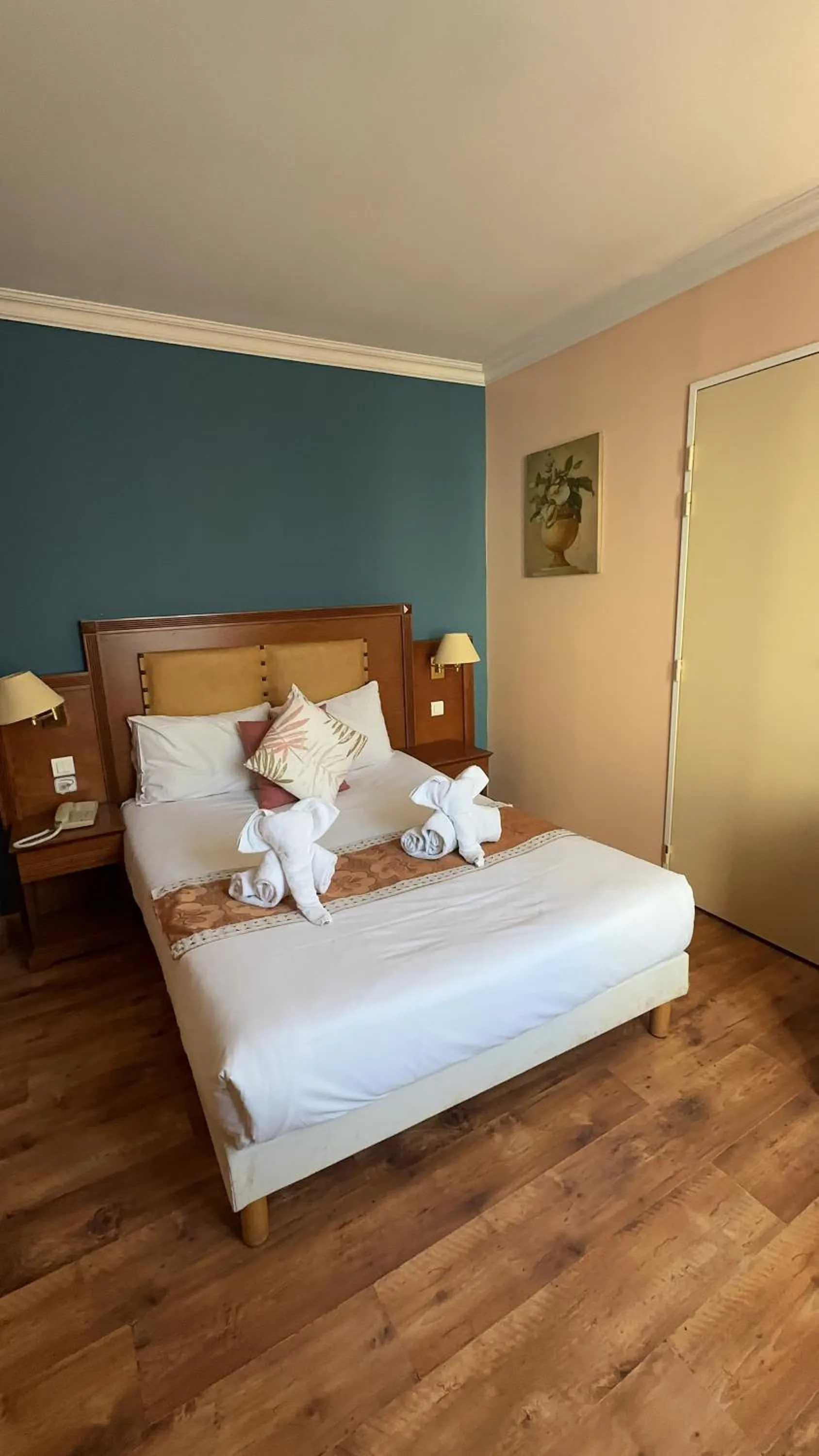 Bed in 121 Paris Hotel