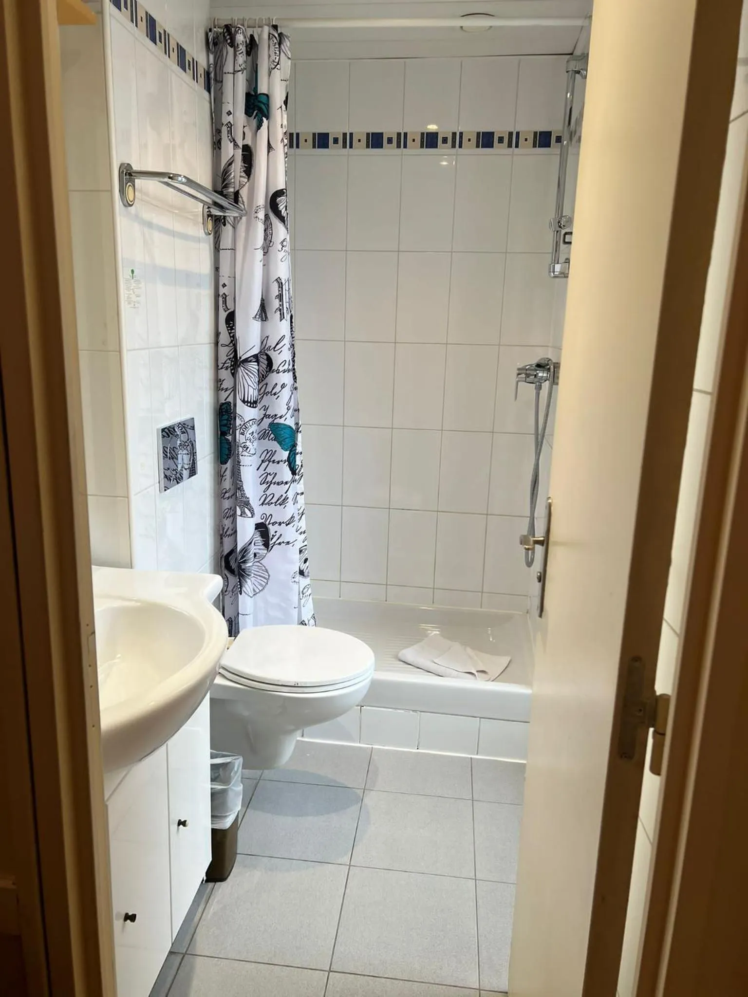 Shower in 121 Paris Hotel