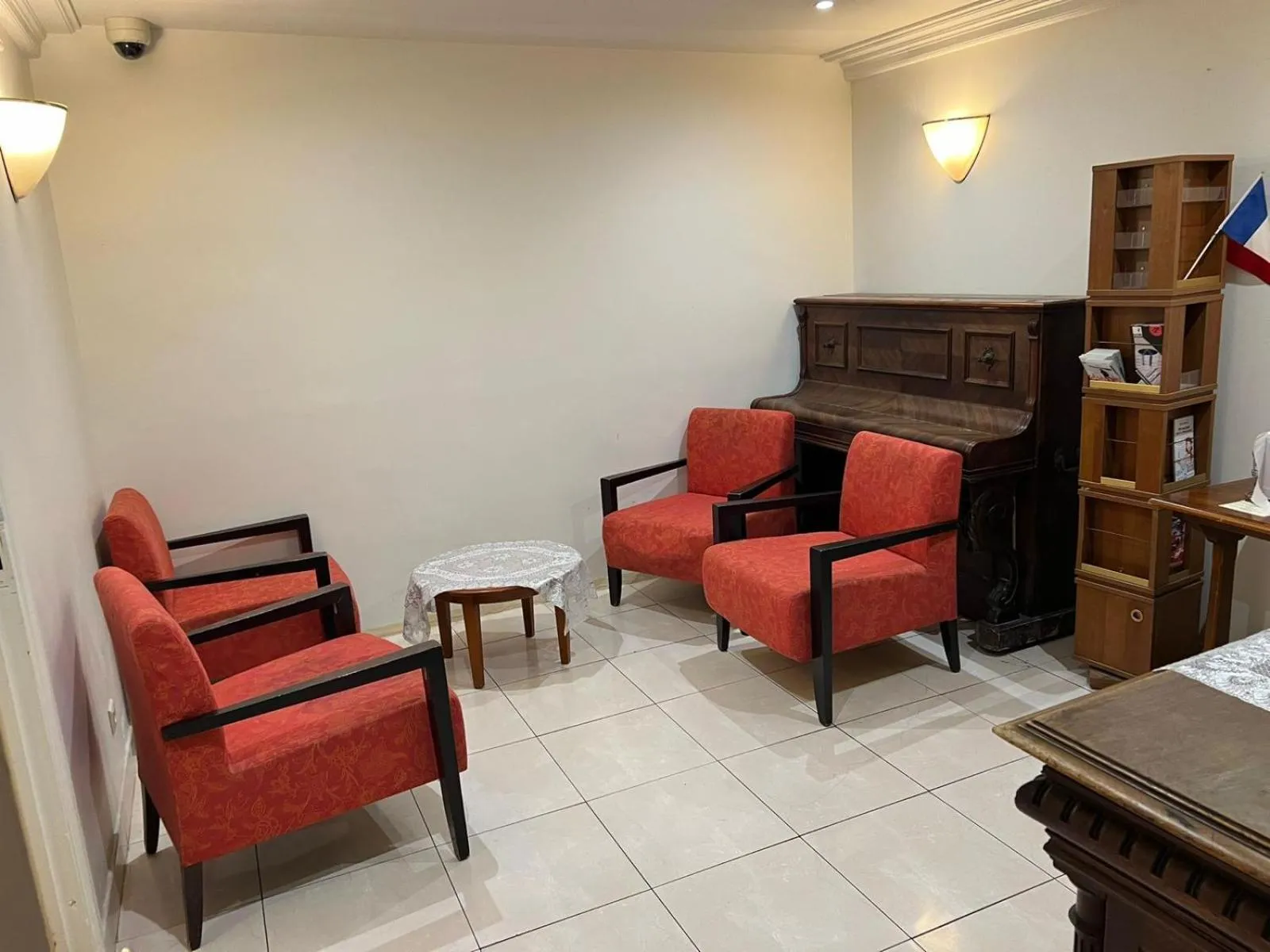 Communal lounge/ TV room in 121 Paris Hotel