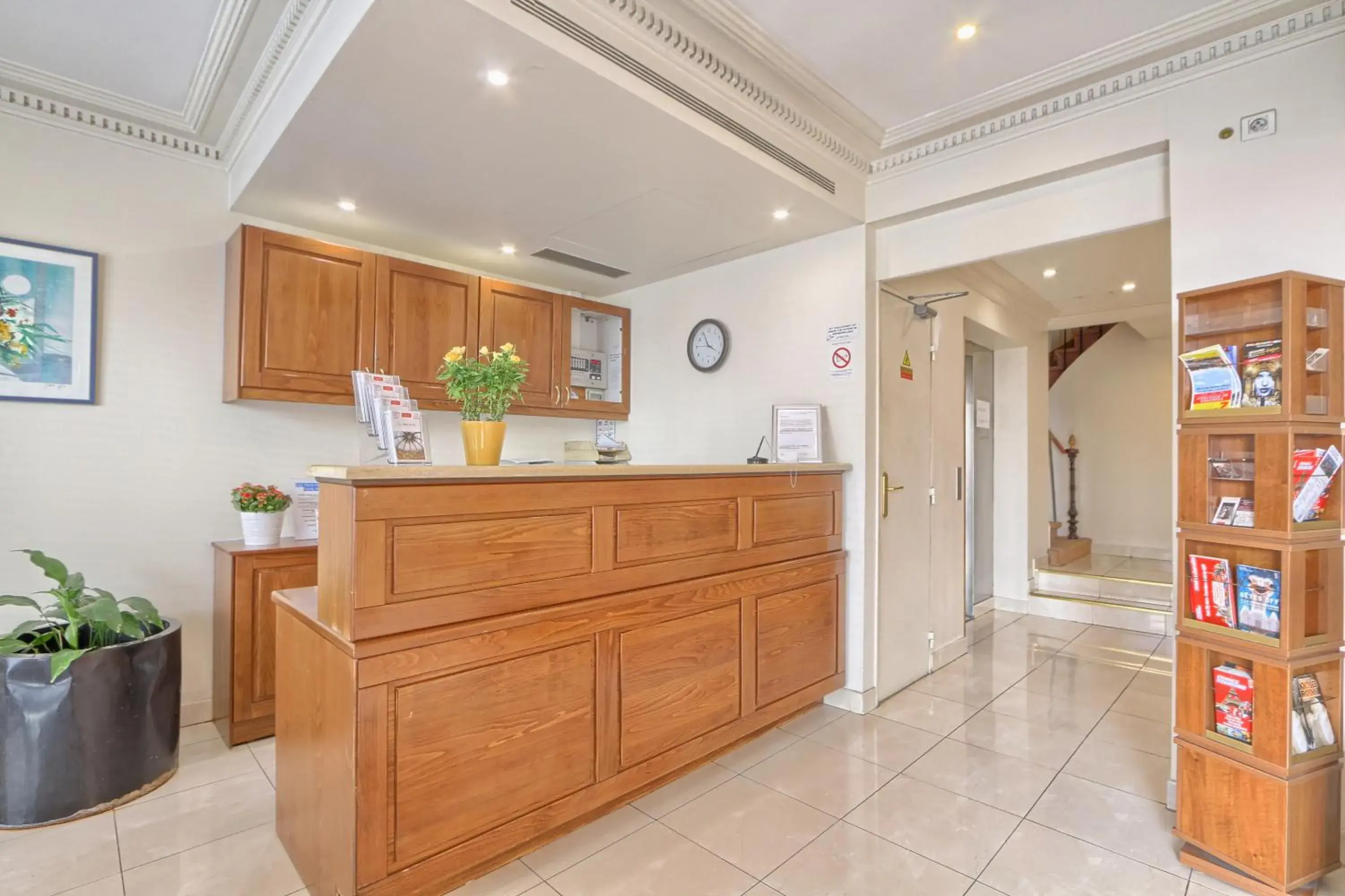 Lobby or reception in 121 Paris Hotel Lobby or reception in 121 Paris Hotel