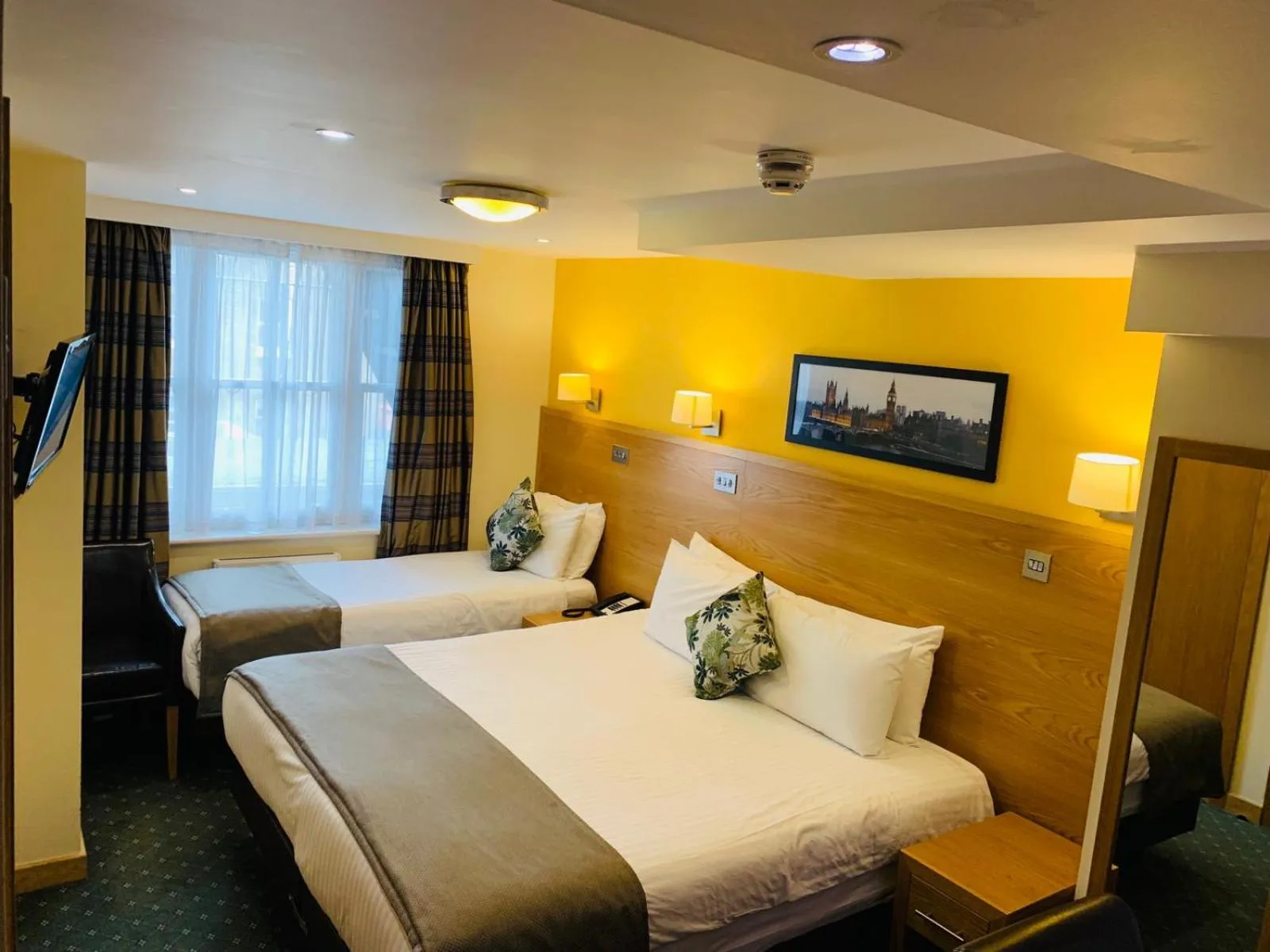 Bedroom, Bed in Regency Hotel Parkside