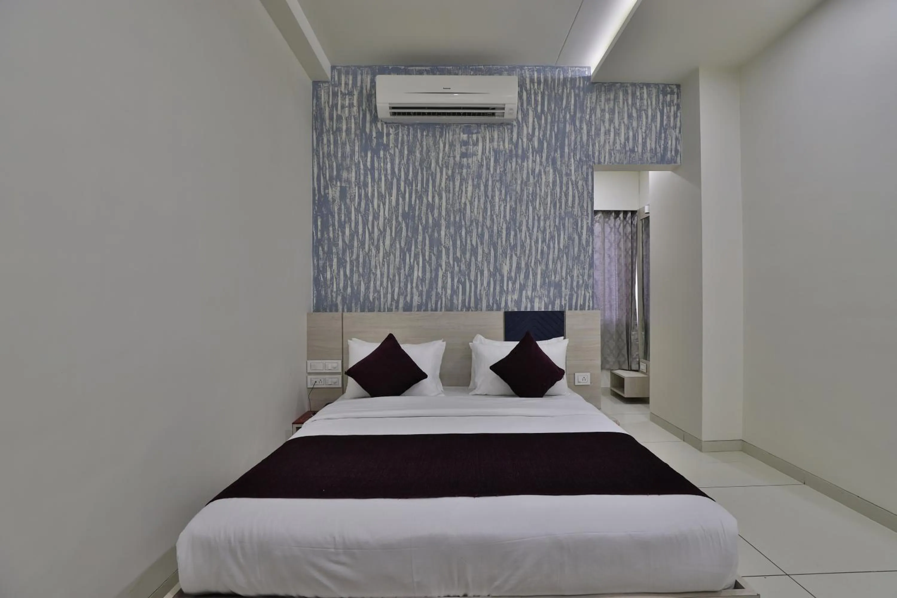 Photo of the whole room, Bed in Hotel Orbit