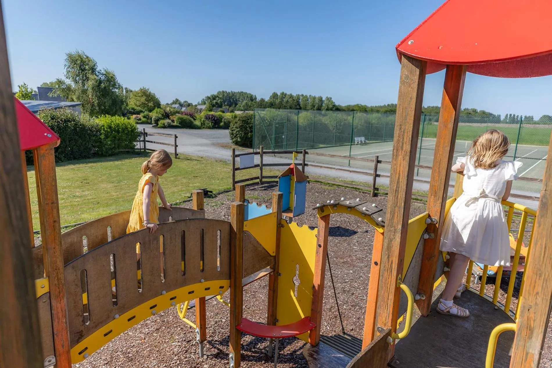 Children play ground in Ferme de la Rançonnière - Hôtel & Restaurant