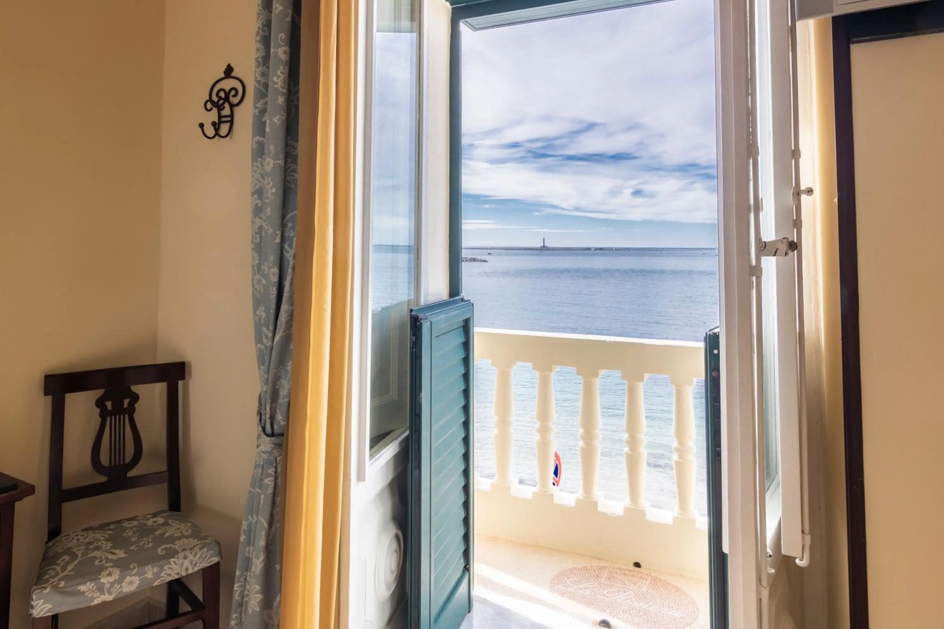 Sea view in B&B La Riviera