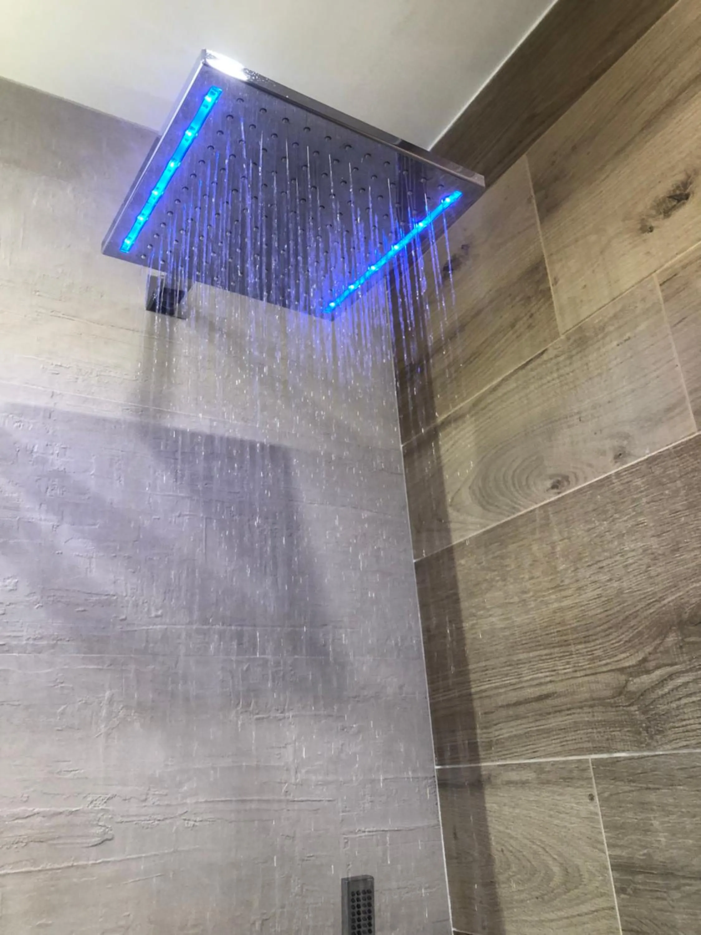 Bathroom in B-STAY Via Milano 52