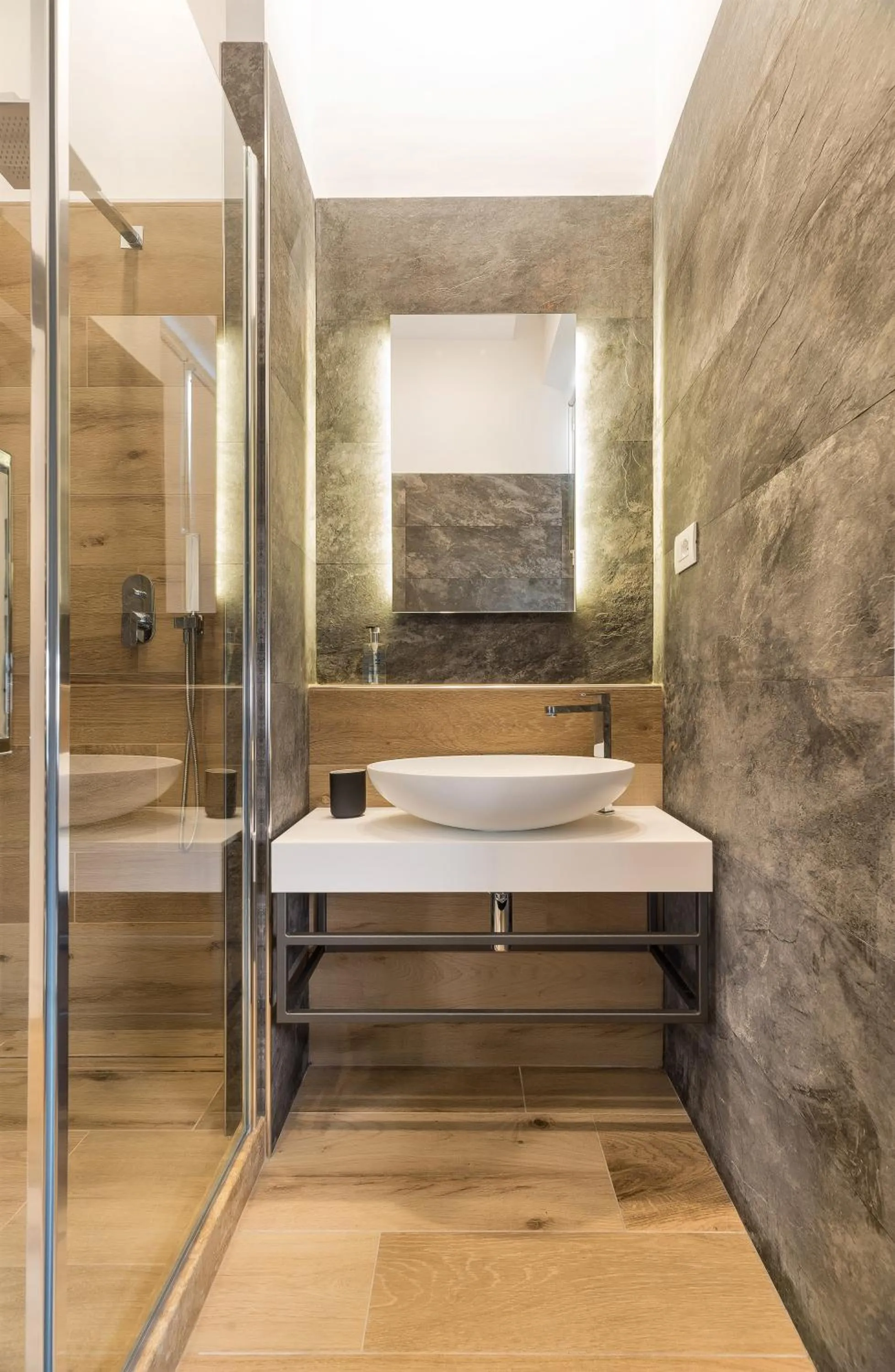 Bathroom in B-STAY Via Milano 52