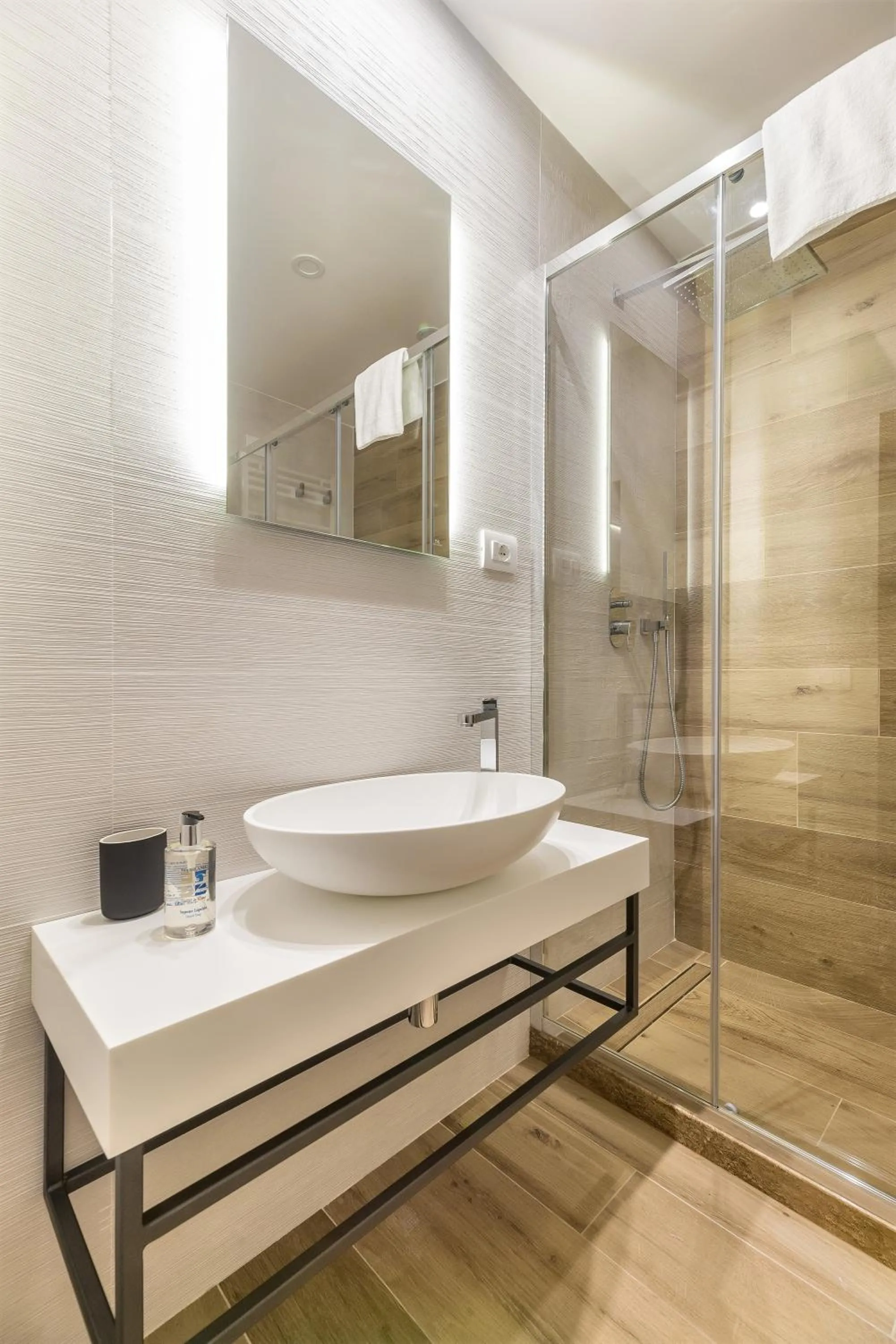 Bathroom in B-STAY Via Milano 52