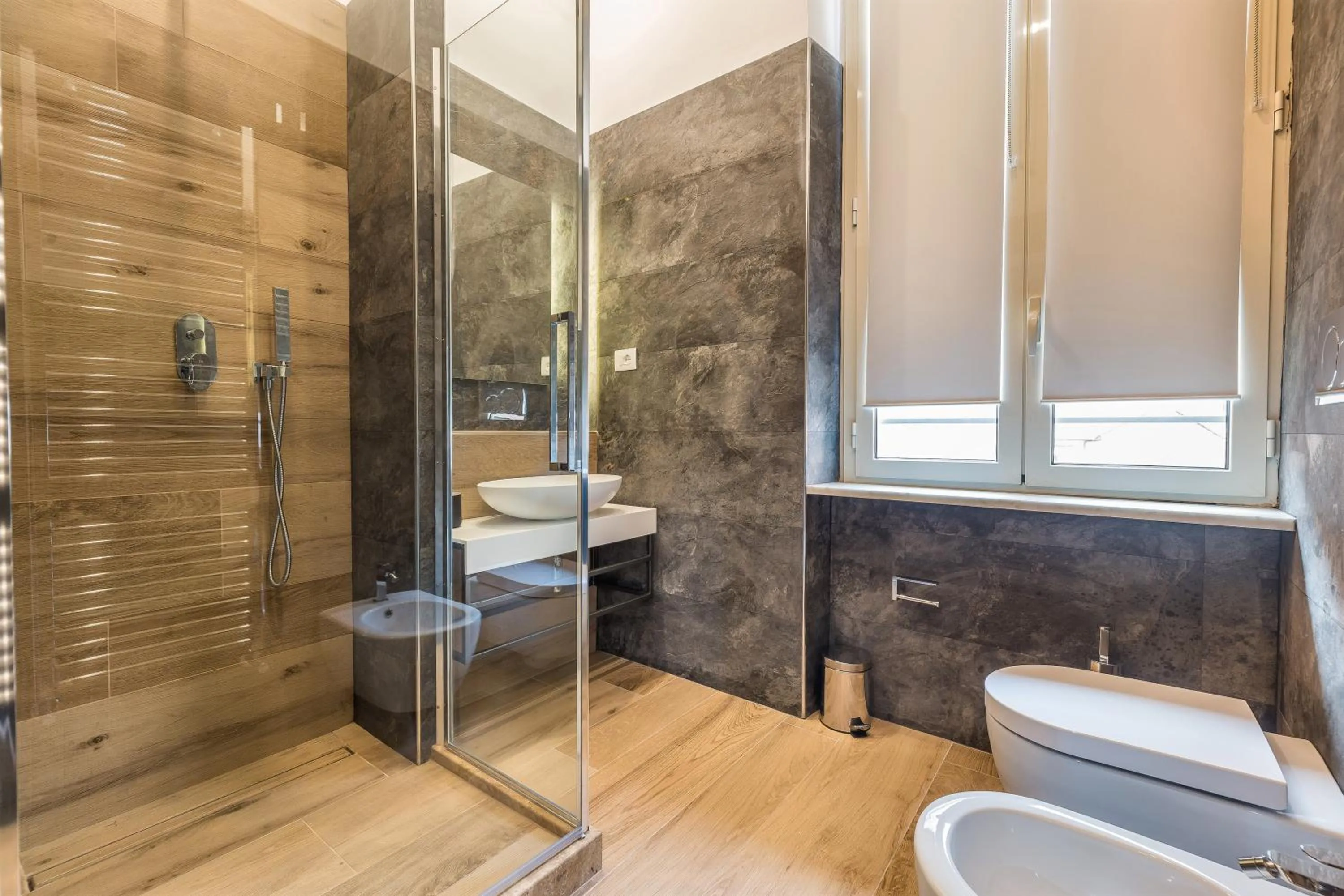 Bathroom in B-STAY Via Milano 52