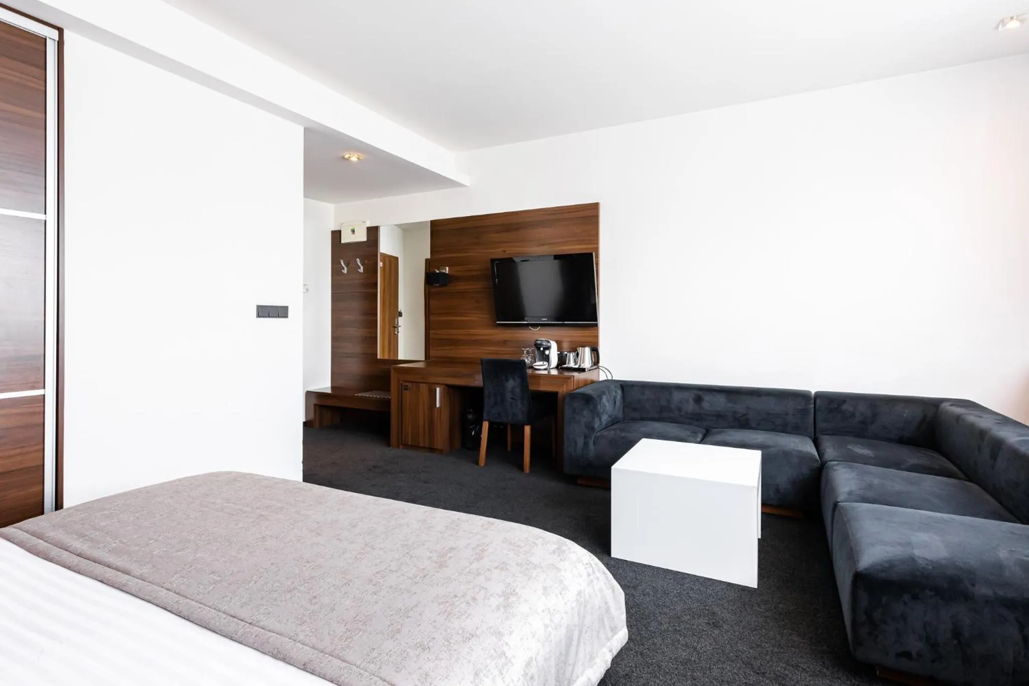 TV and multimedia, Bed in Tempus Club Garni Hotel