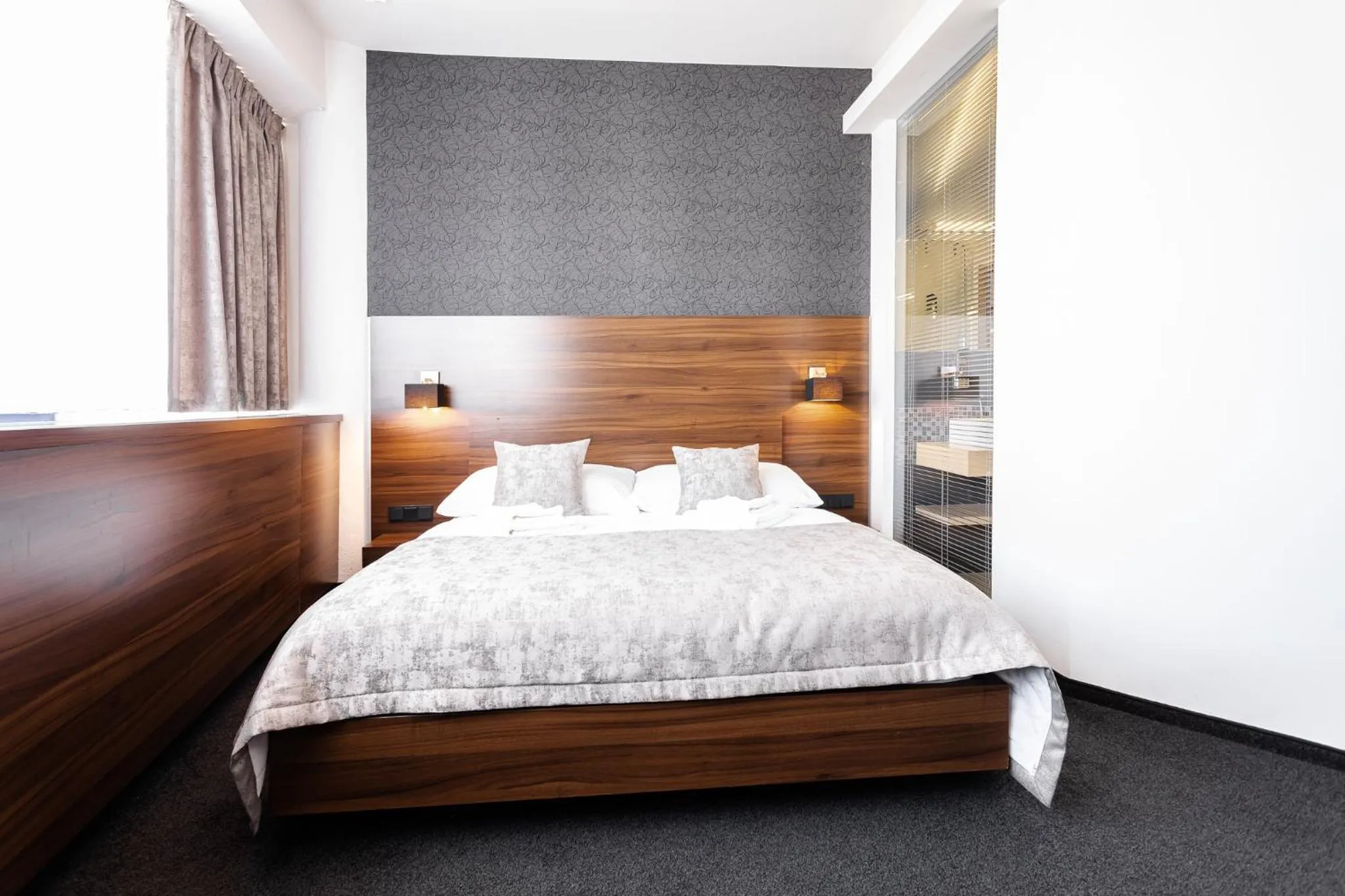 Bed in Tempus Club Garni Hotel