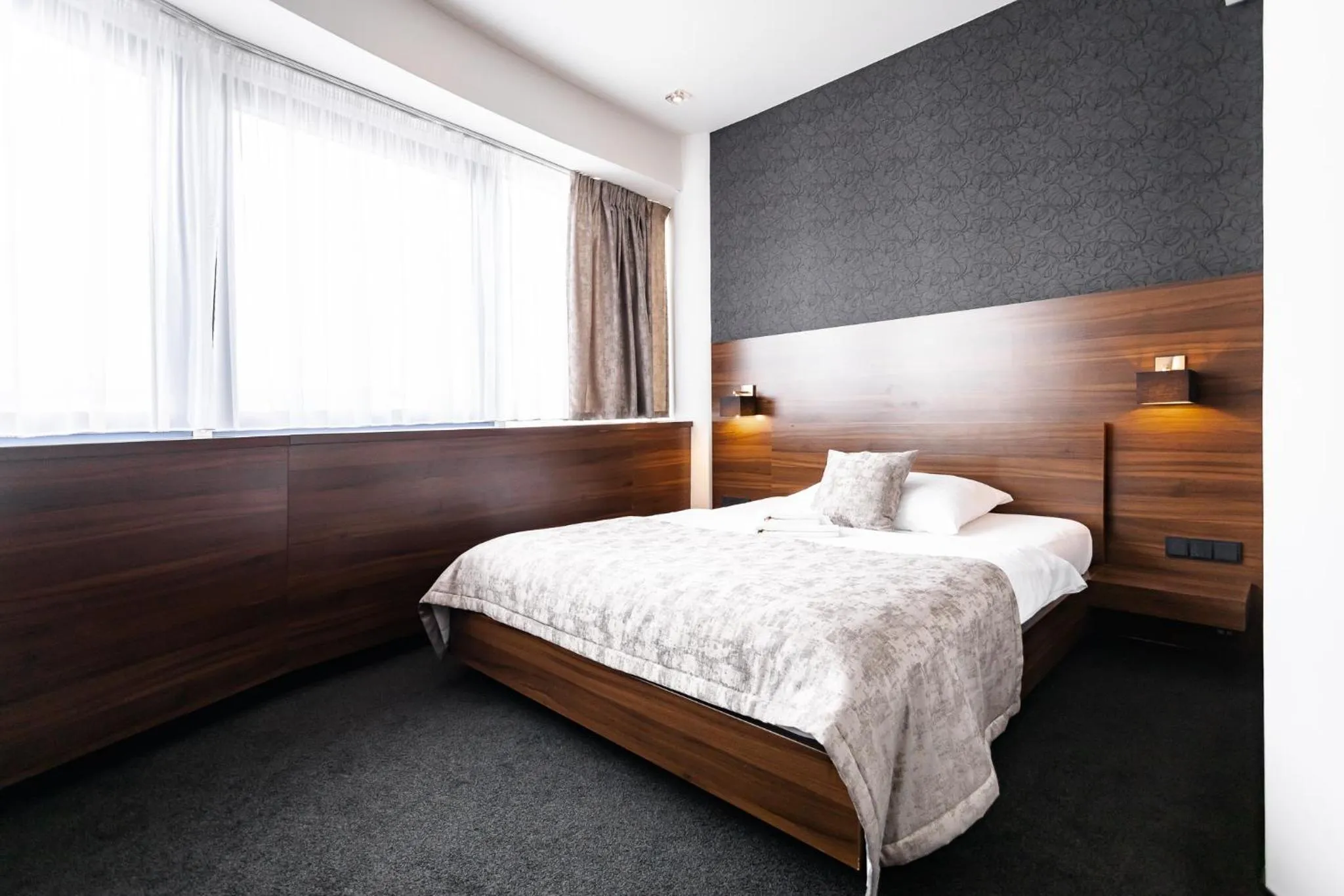 Bed in Tempus Club Garni Hotel