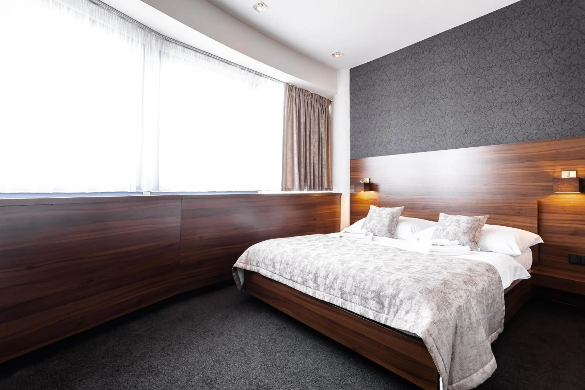 Bed in Tempus Club Garni Hotel