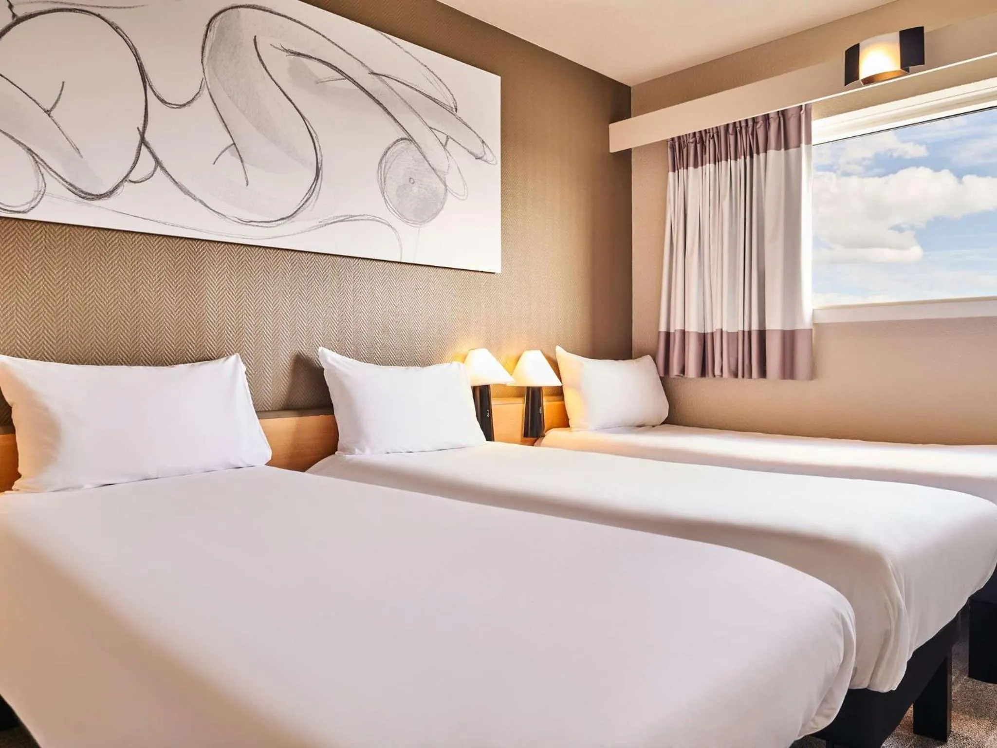 Bed in ibis Paris Porte de Montreuil