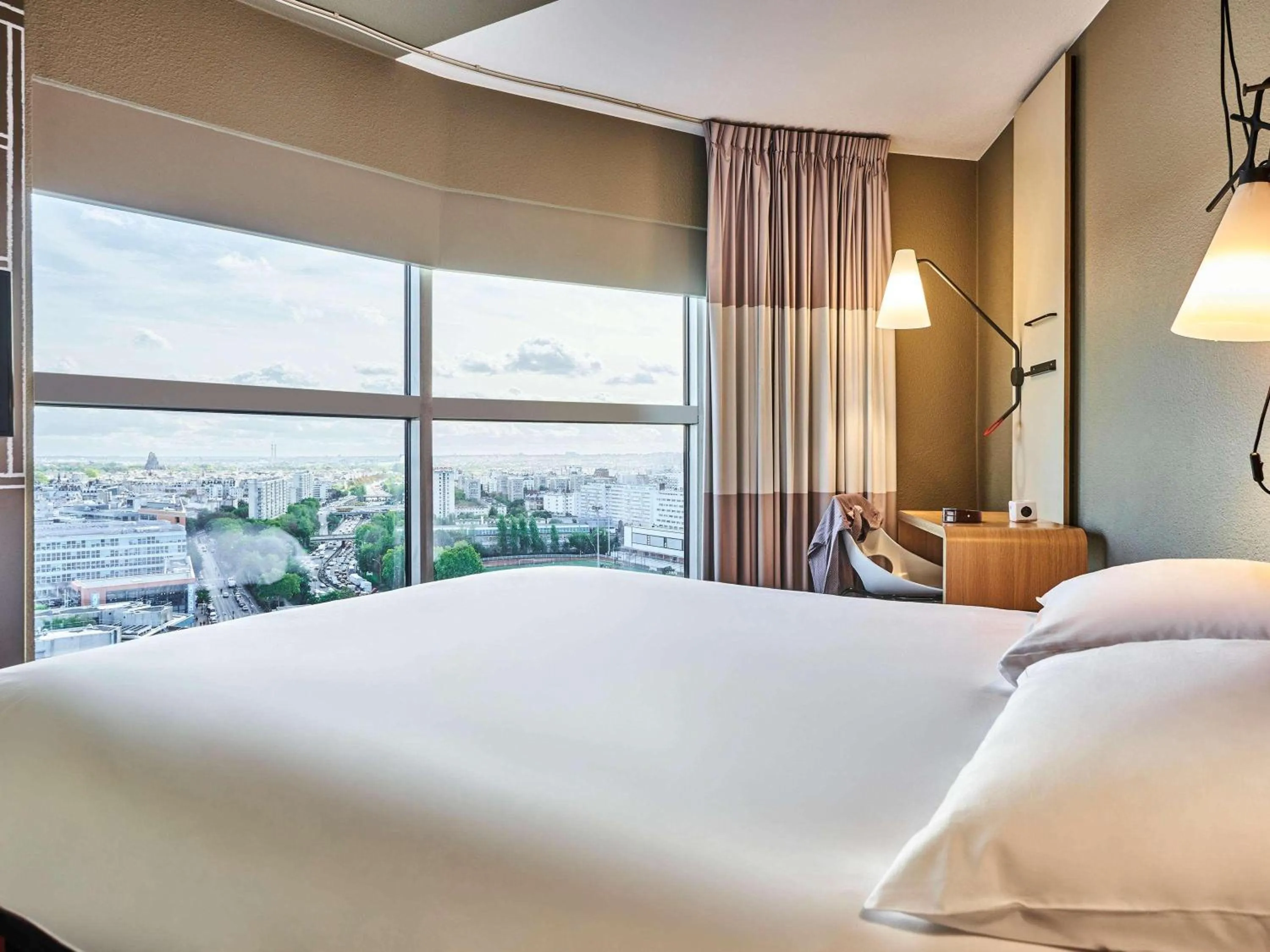 Bed in ibis Paris Porte de Montreuil