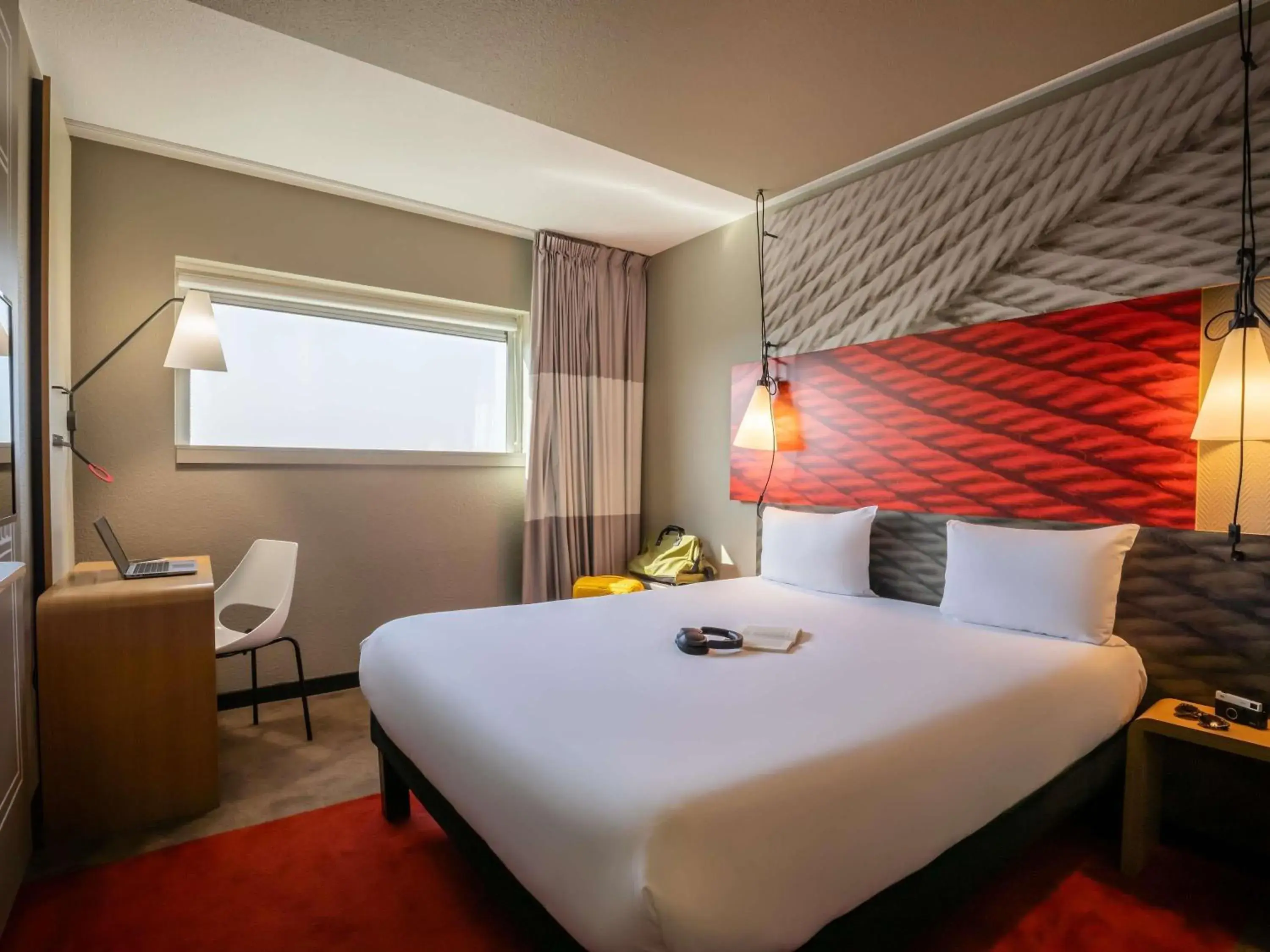 Bedroom, Bed in ibis Paris Porte de Montreuil Bedroom, Bed in ibis Paris Porte de Montreuil