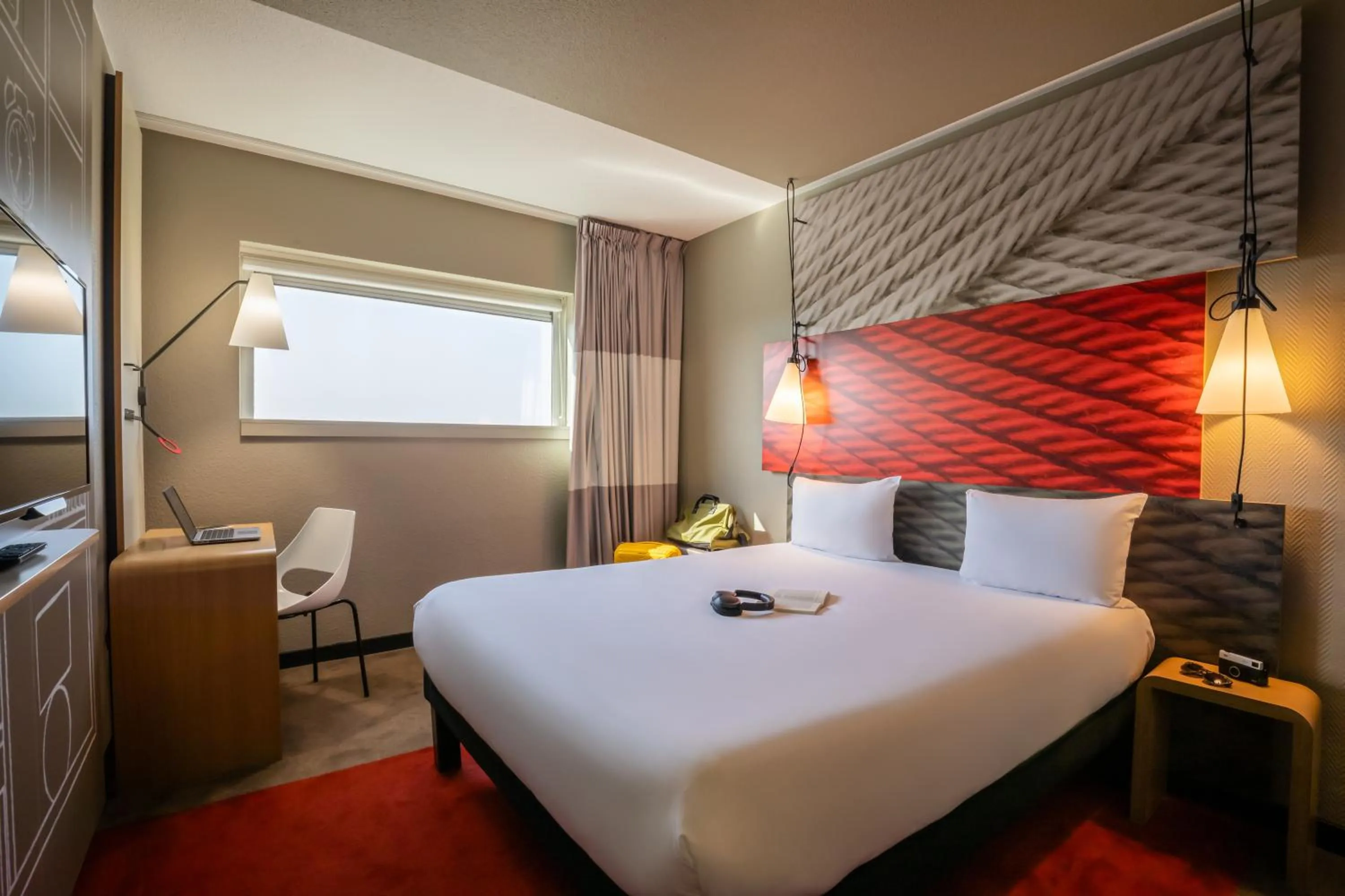 Bed in ibis Paris Porte de Montreuil