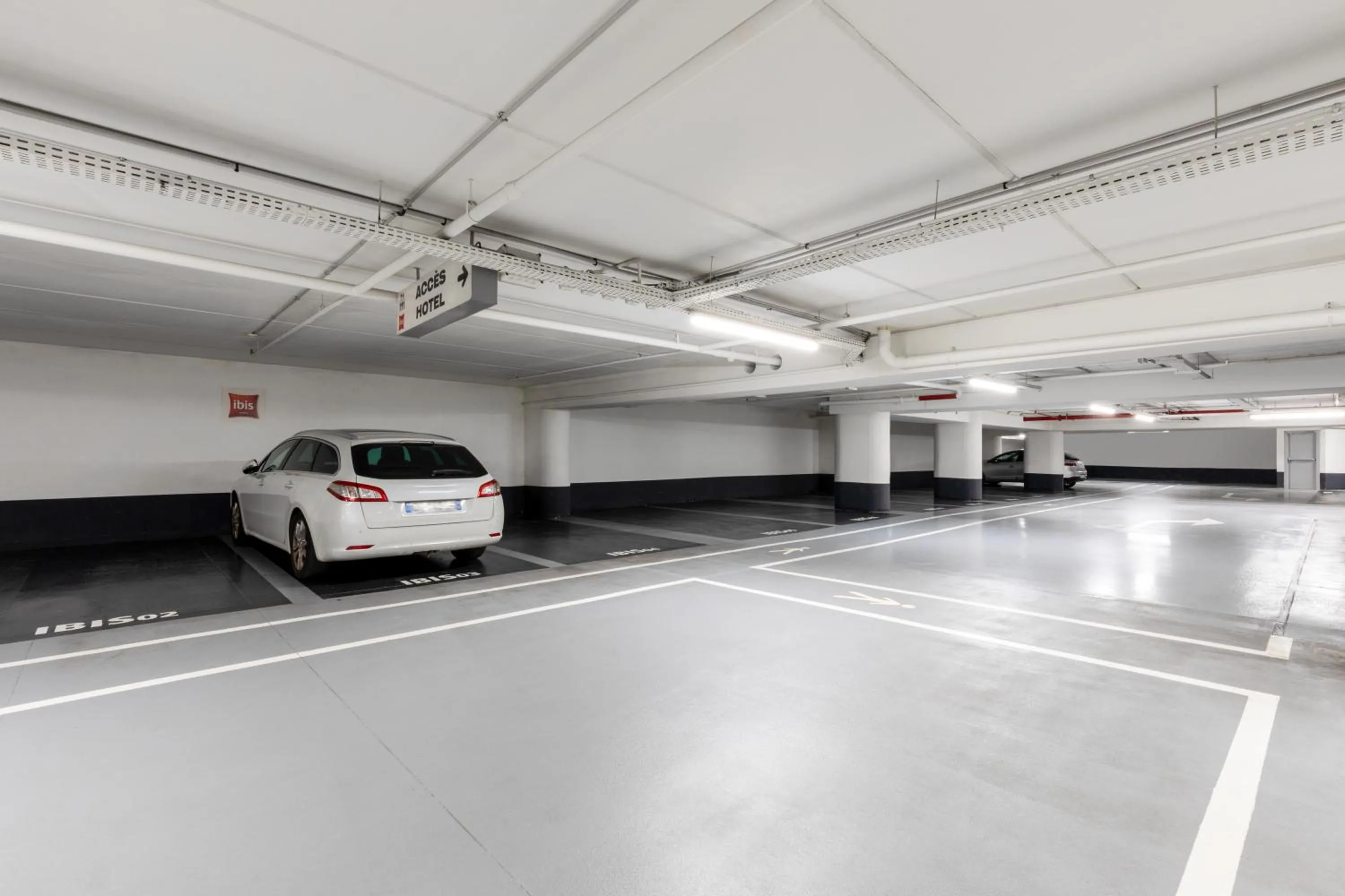 Parking in ibis Paris Porte de Montreuil
