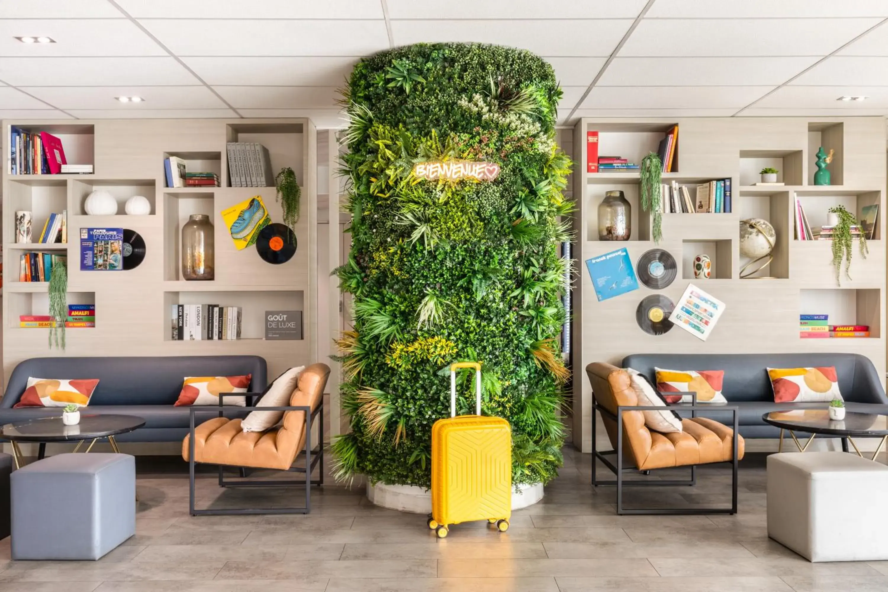 Lobby or reception in ibis Paris Porte de Montreuil Lobby or reception in ibis Paris Porte de Montreuil