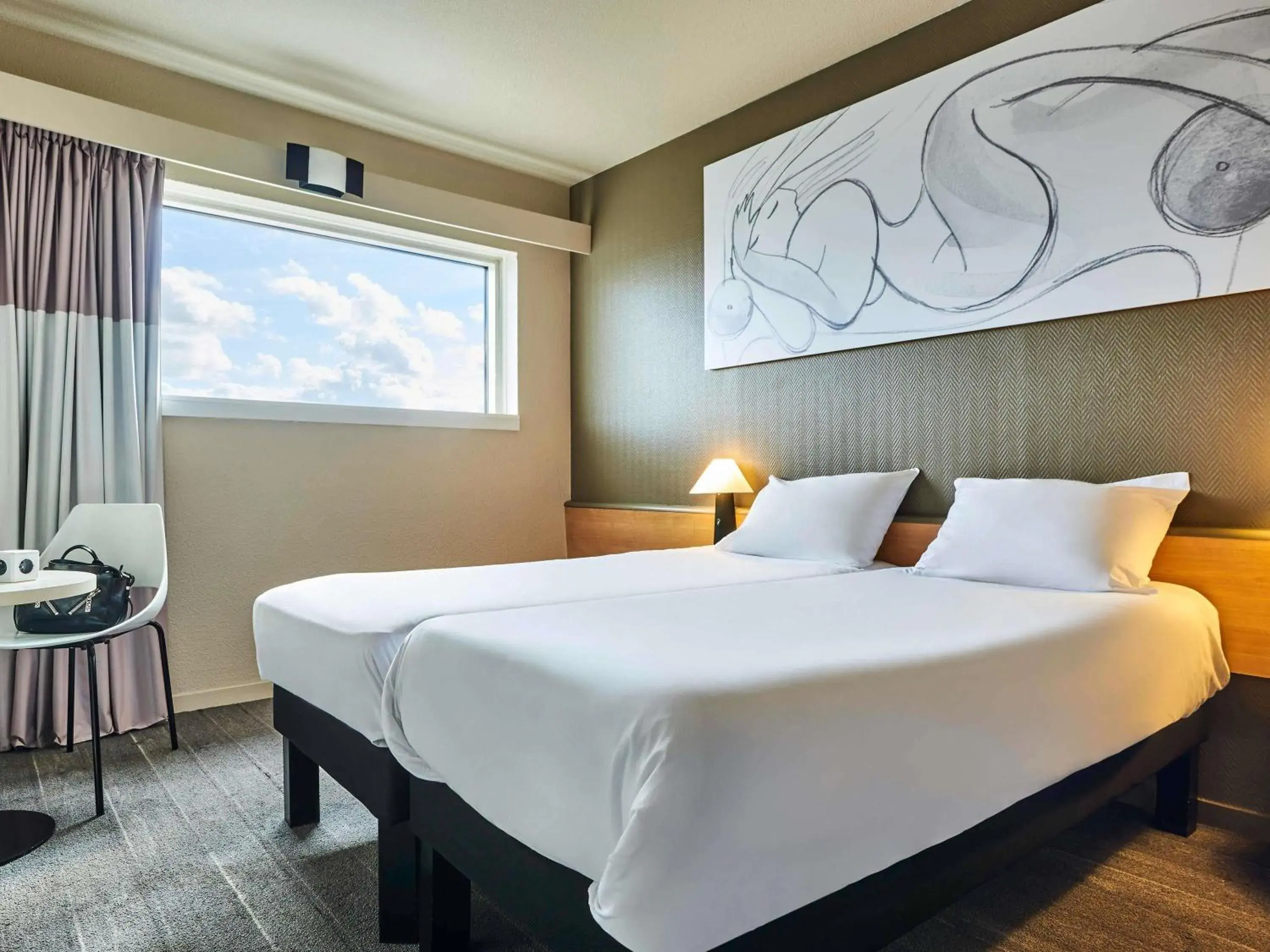 Bedroom, Bed in ibis Paris Porte de Montreuil Bedroom, Bed in ibis Paris Porte de Montreuil