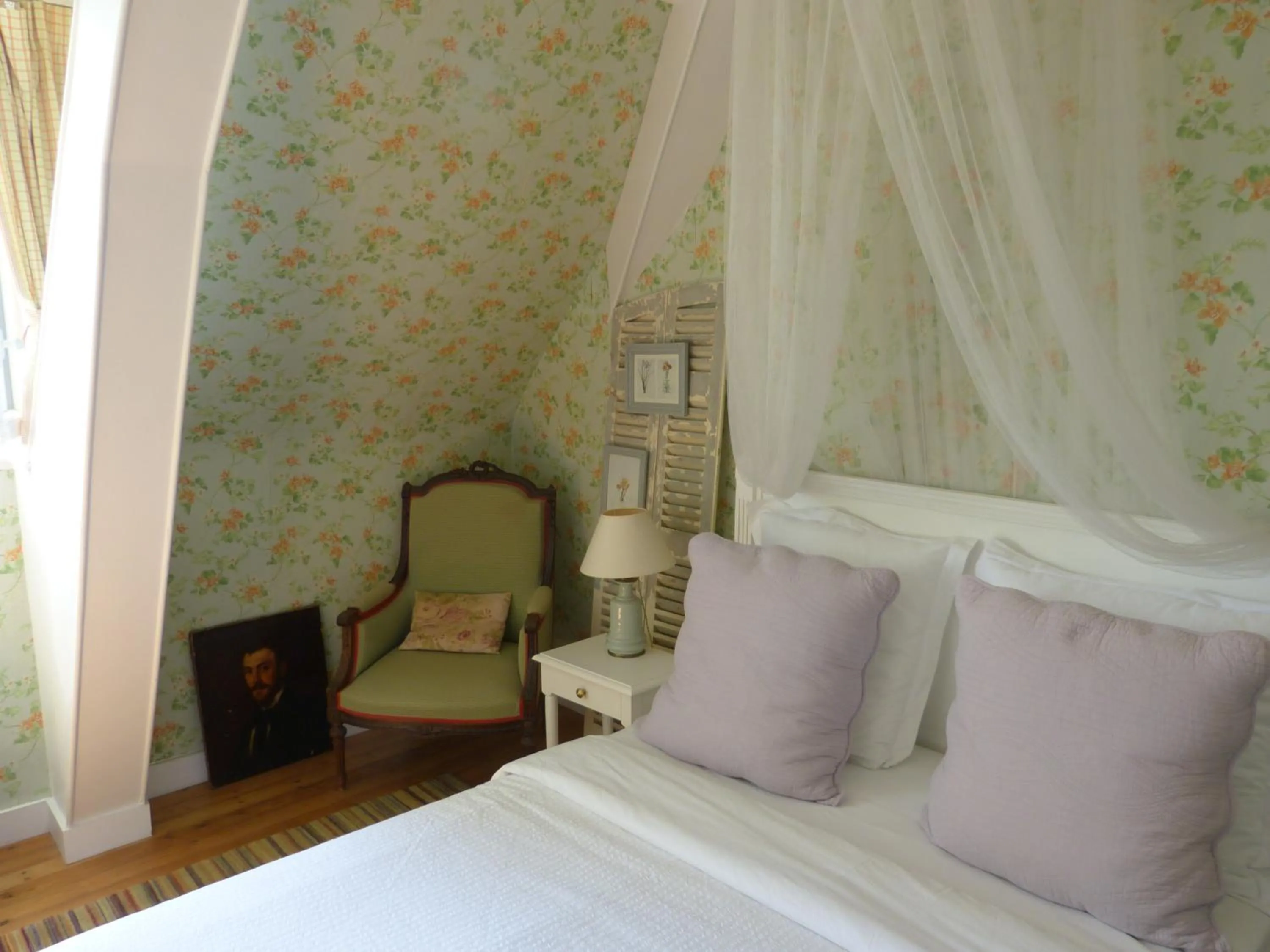 Photo of the whole room, Bed in La Liniere