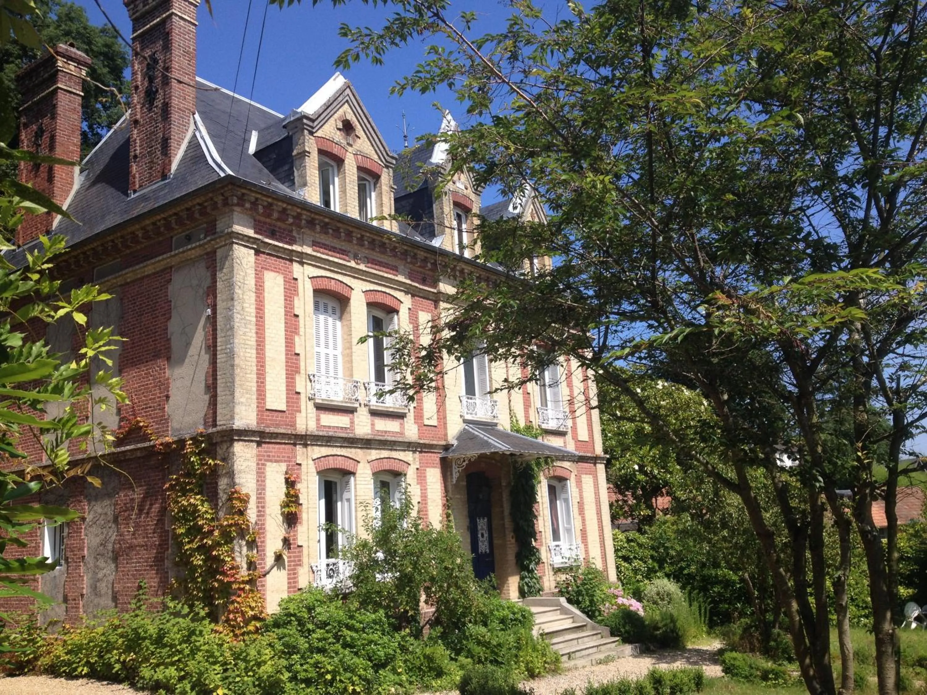 Property building in La Liniere