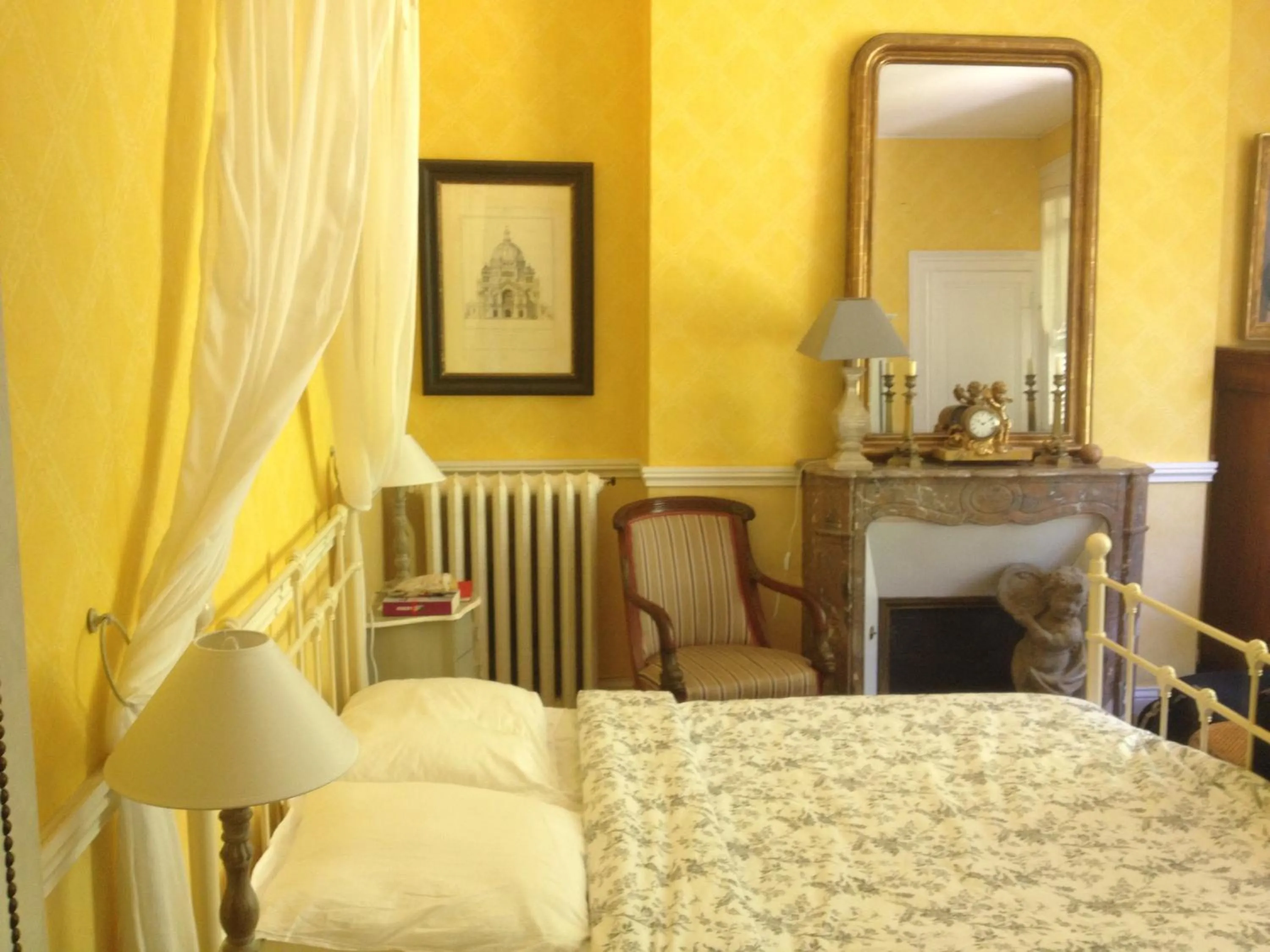Photo of the whole room, Bed in La Liniere