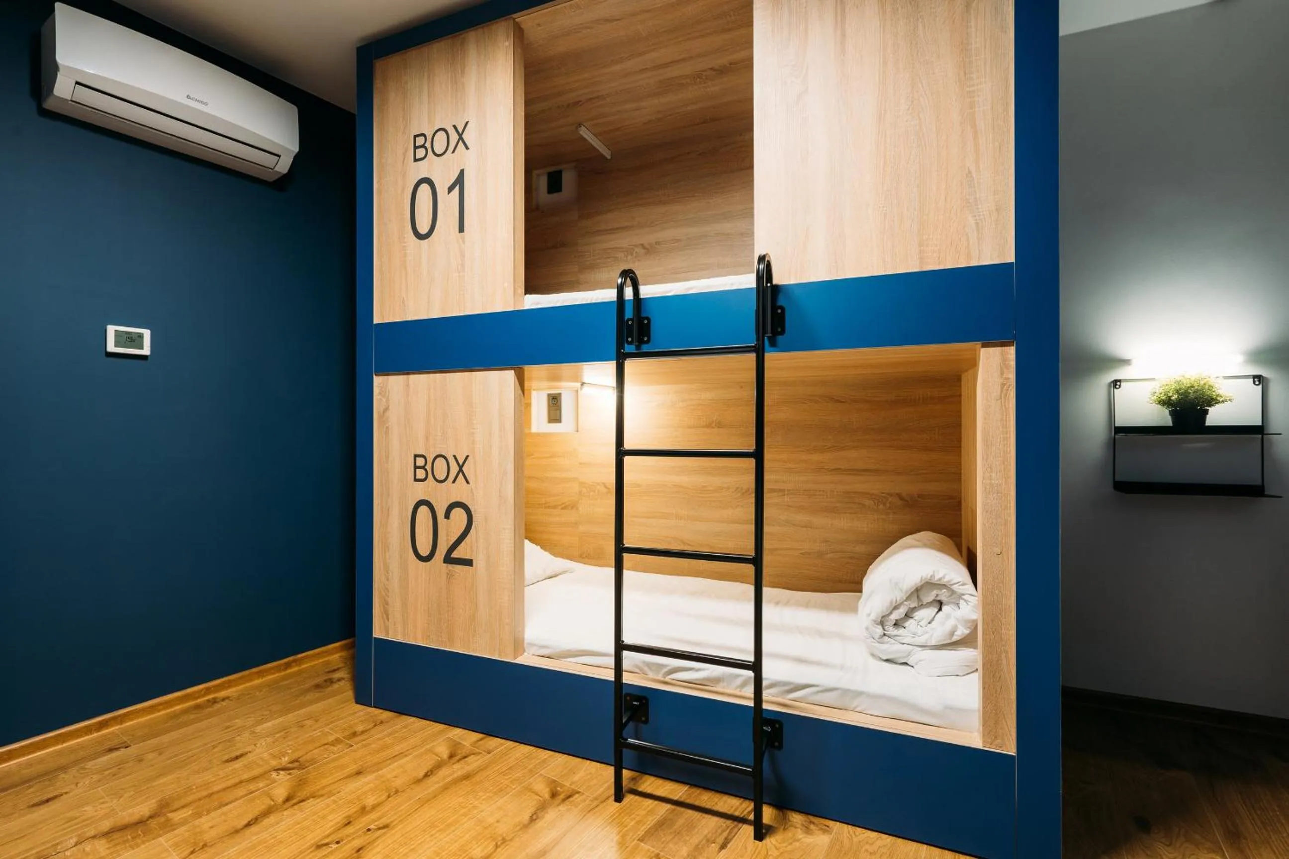 bunk bed, Bed in Yard Hostel & Coffee