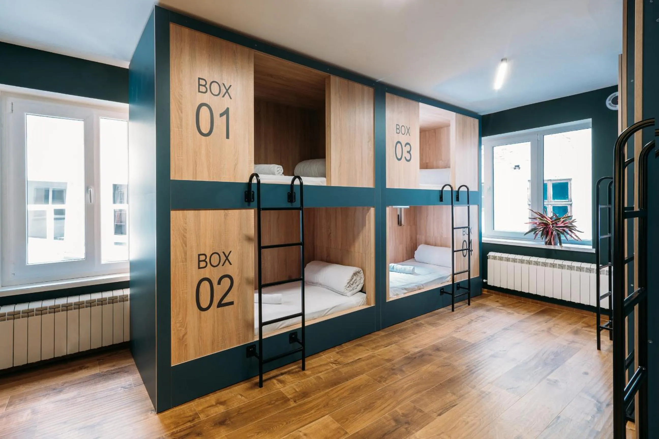 bunk bed, Bed in Yard Hostel & Coffee