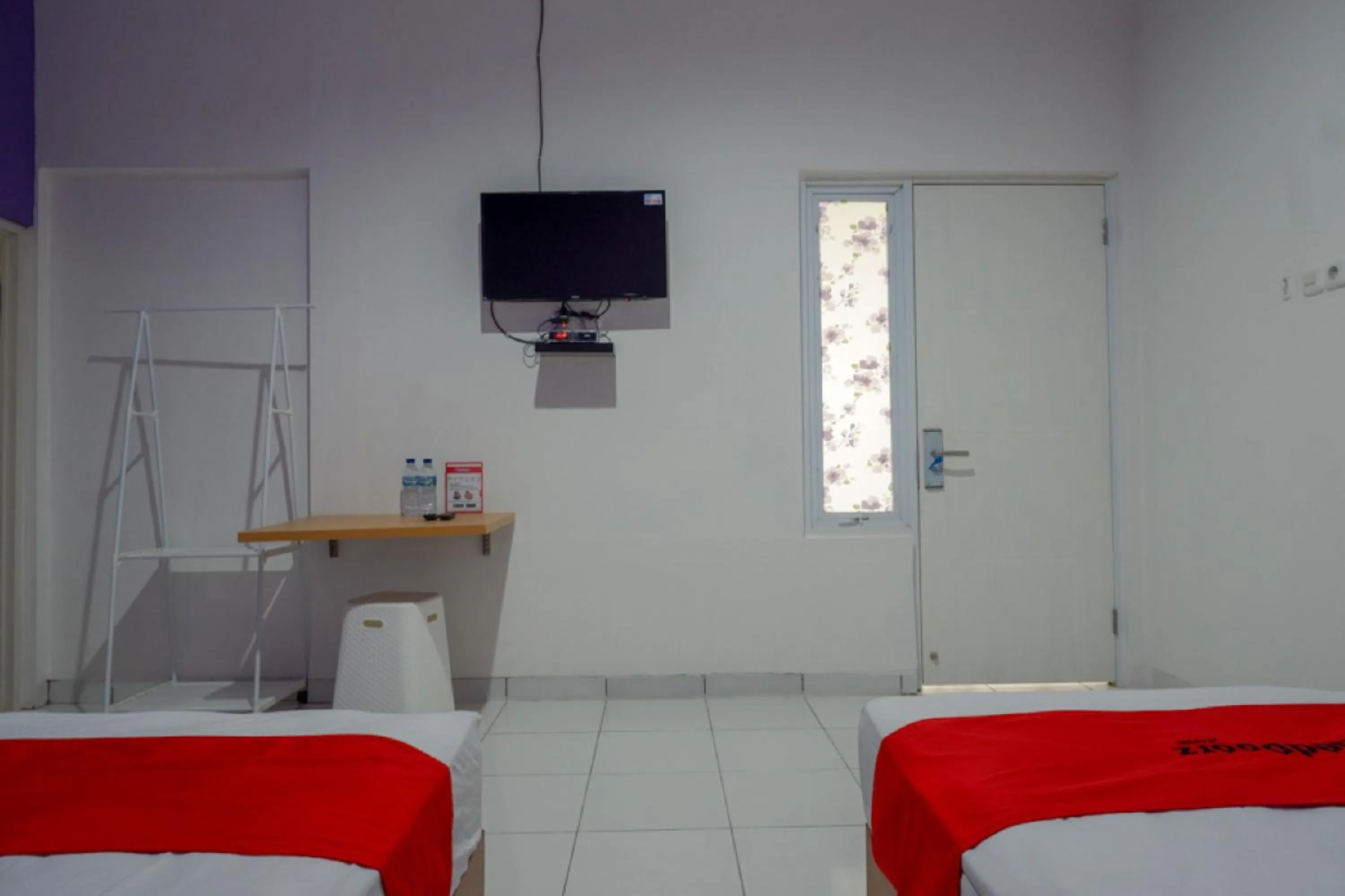 Bedroom, Bed in RedDoorz near Alun Alun Kaliwungu Kendal