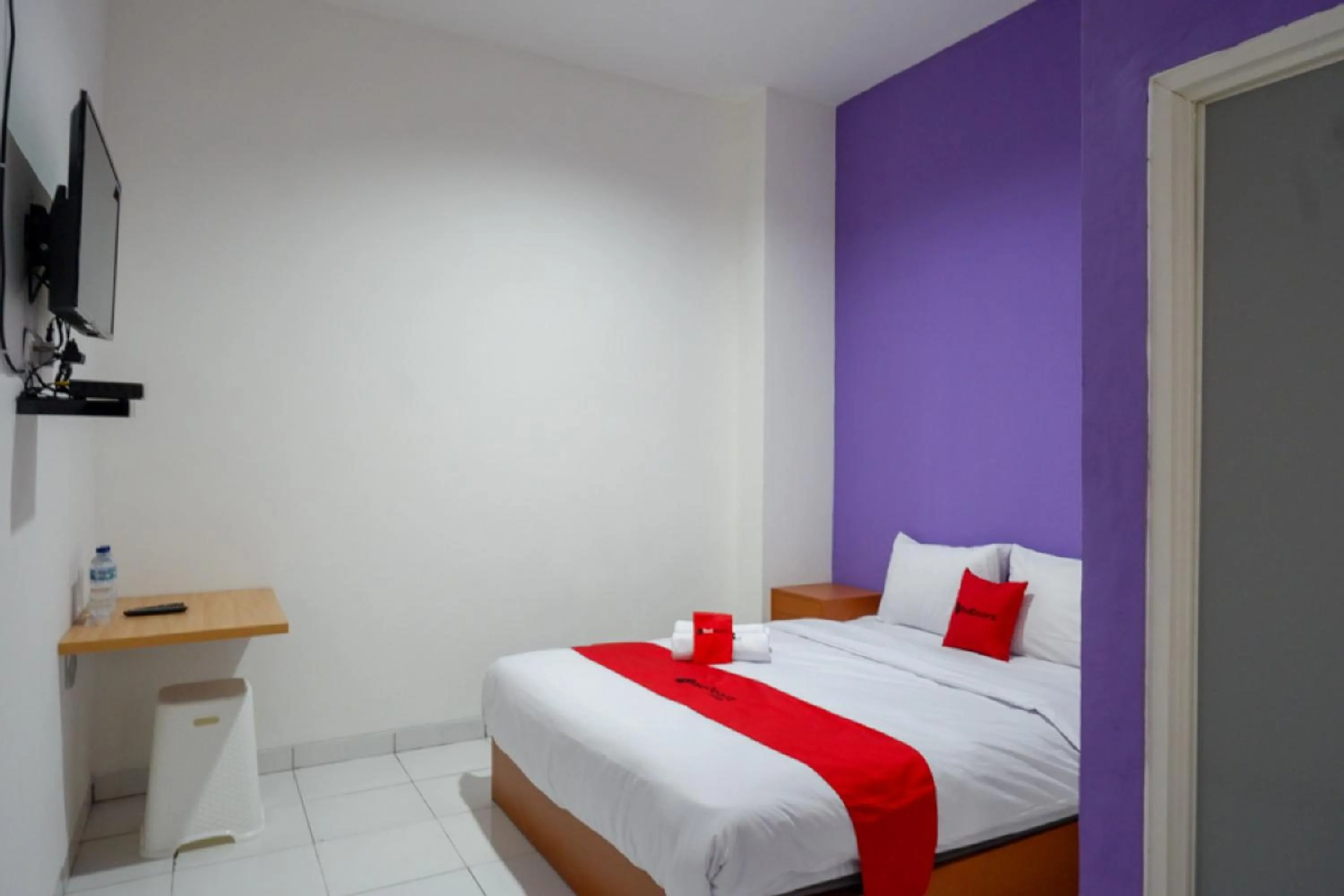 Bedroom, Bed in RedDoorz near Alun Alun Kaliwungu Kendal