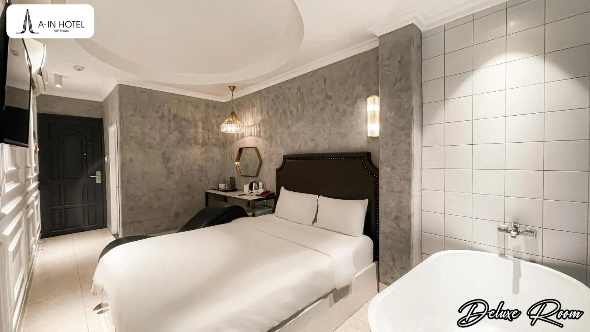 Photo of the whole room, Bed in A In Hotel Del Luna