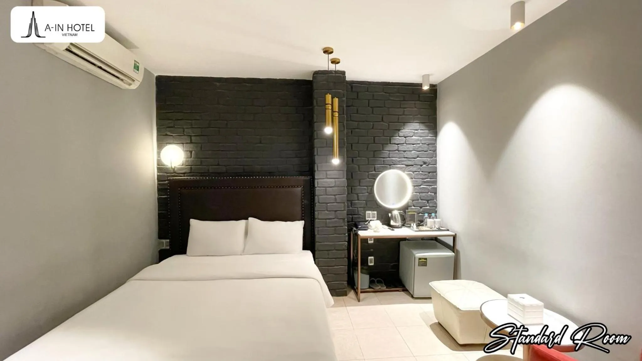 Photo of the whole room, Bed in A In Hotel Del Luna