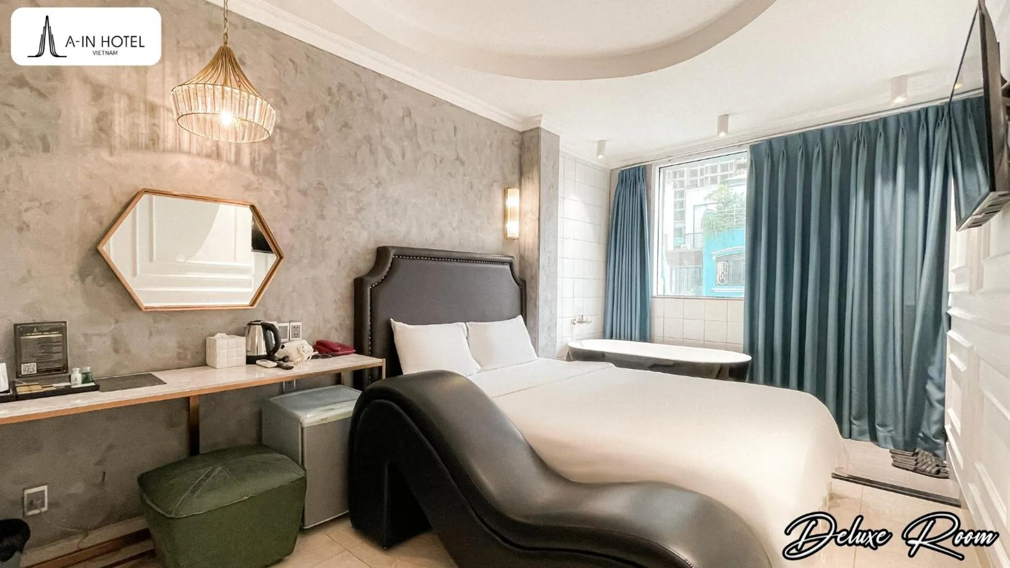 Photo of the whole room, Bed in A In Hotel Del Luna