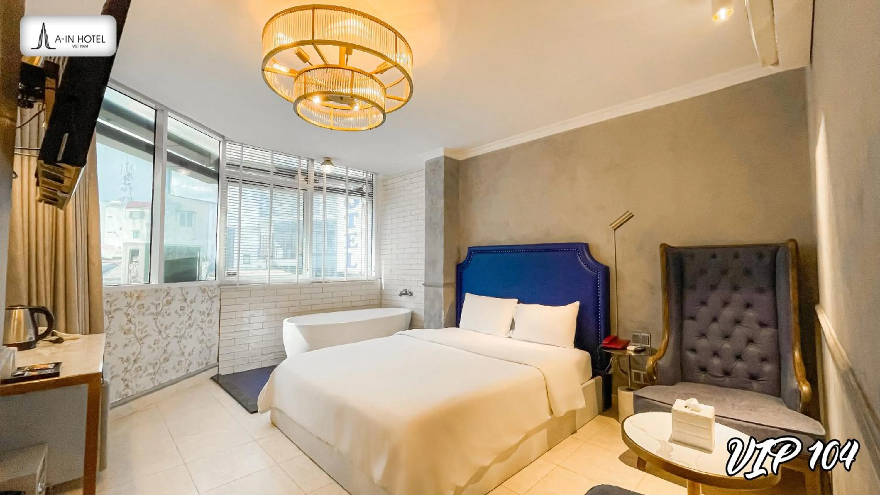 Living room, Bed in A In Hotel Del Luna