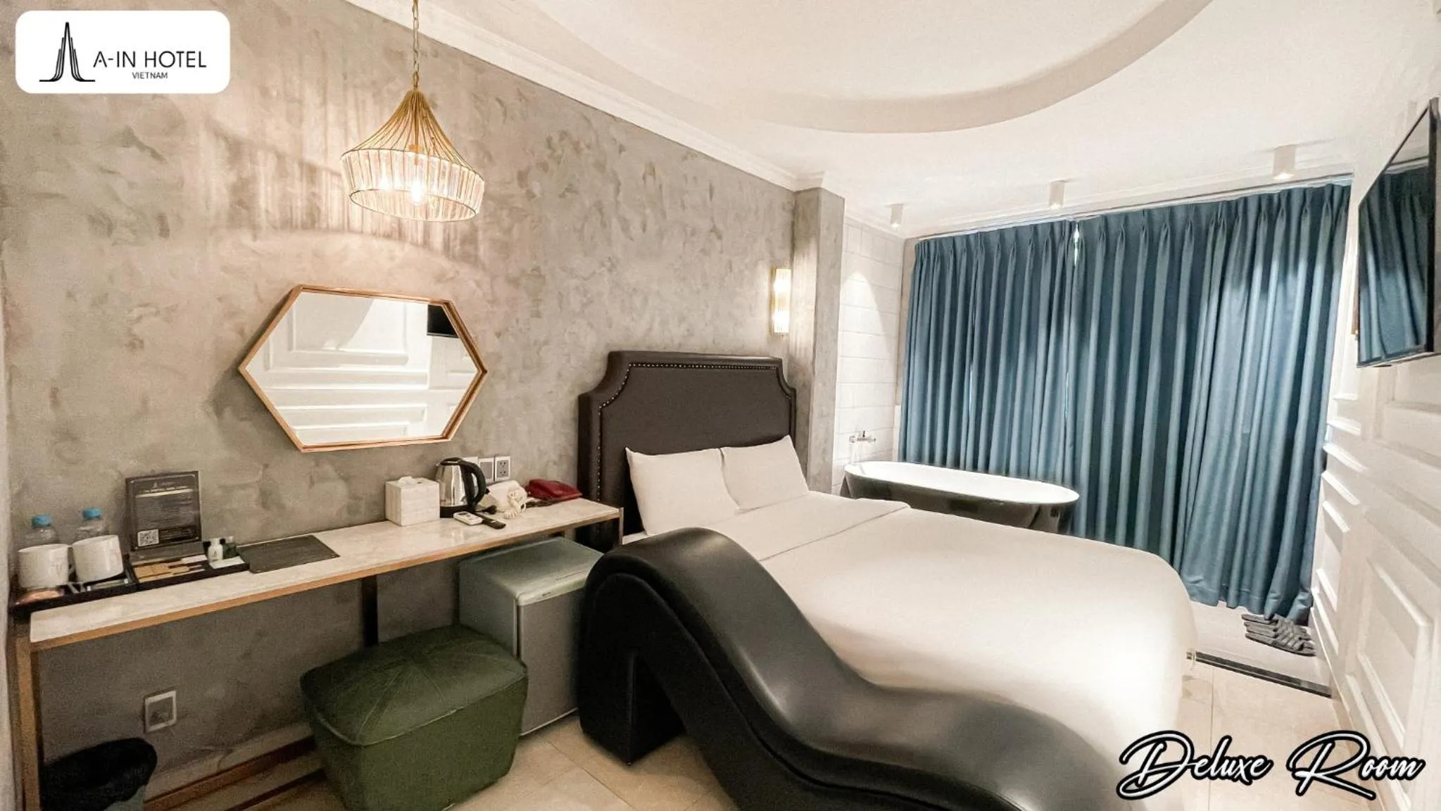 Photo of the whole room, Bed in A In Hotel Del Luna