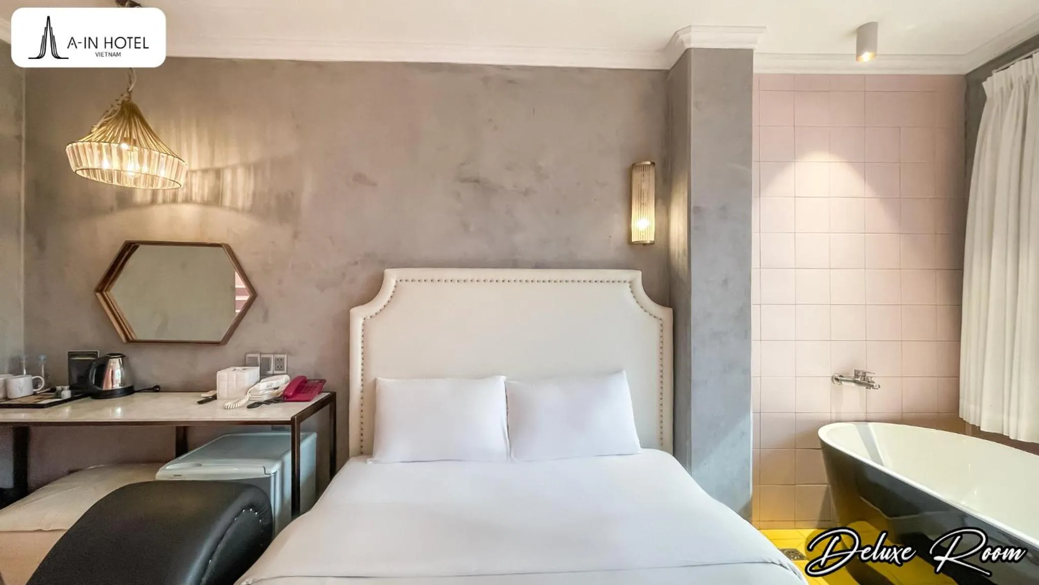 Photo of the whole room, Bed in A In Hotel Del Luna